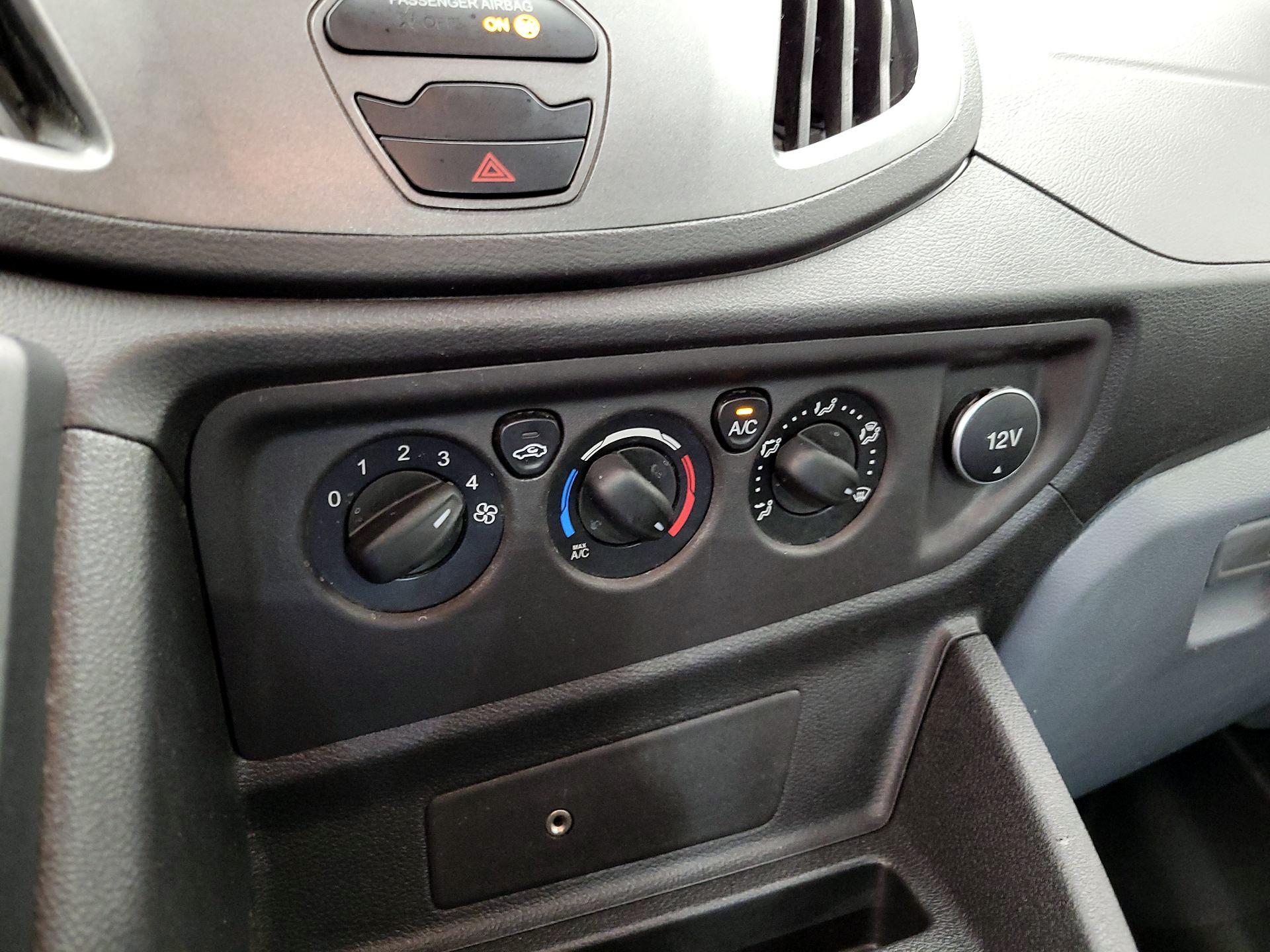 Thumbnail: 2018 Ford Transit Series - 16