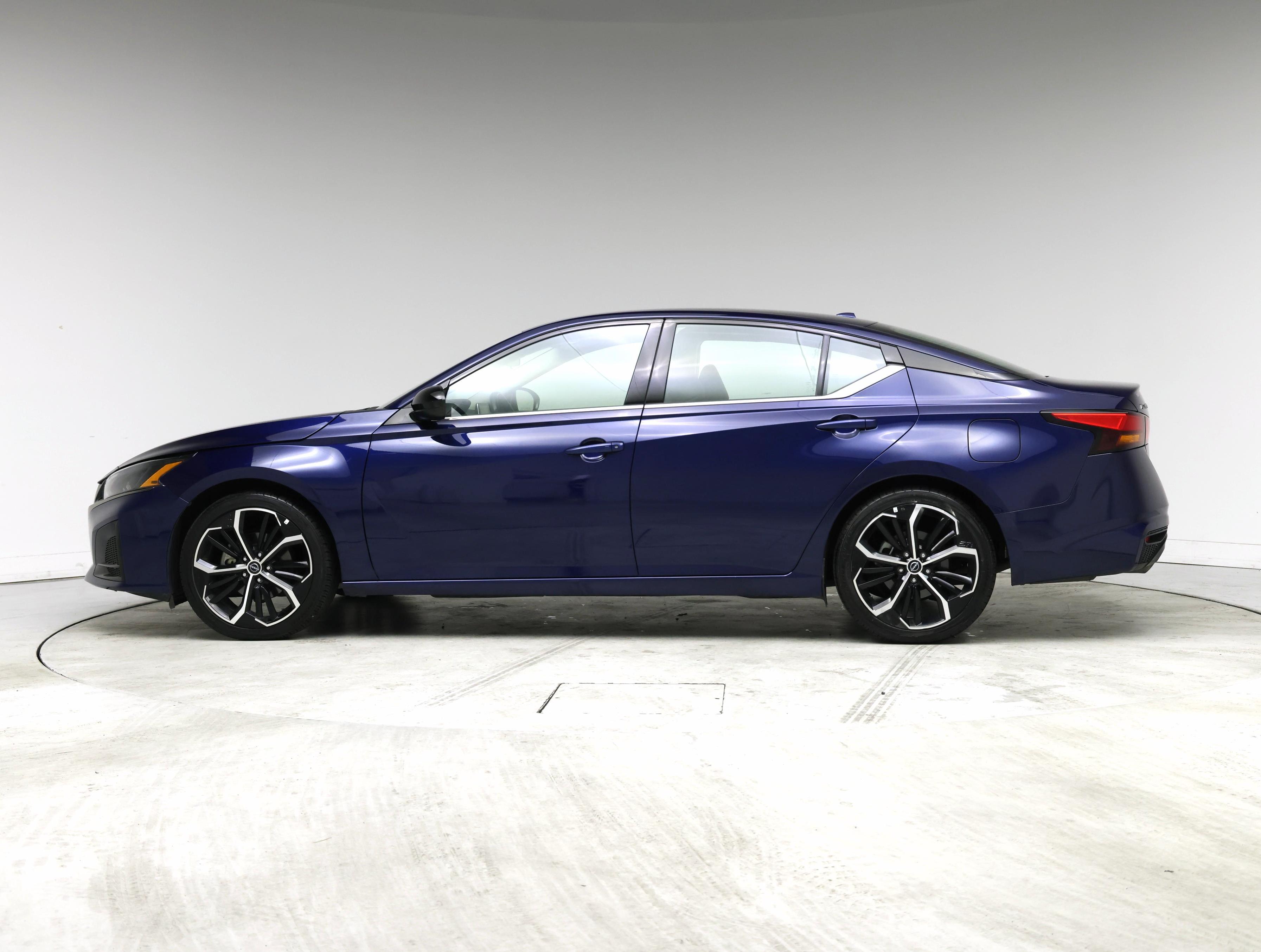 Thumbnail: 2023 Nissan Altima - 3