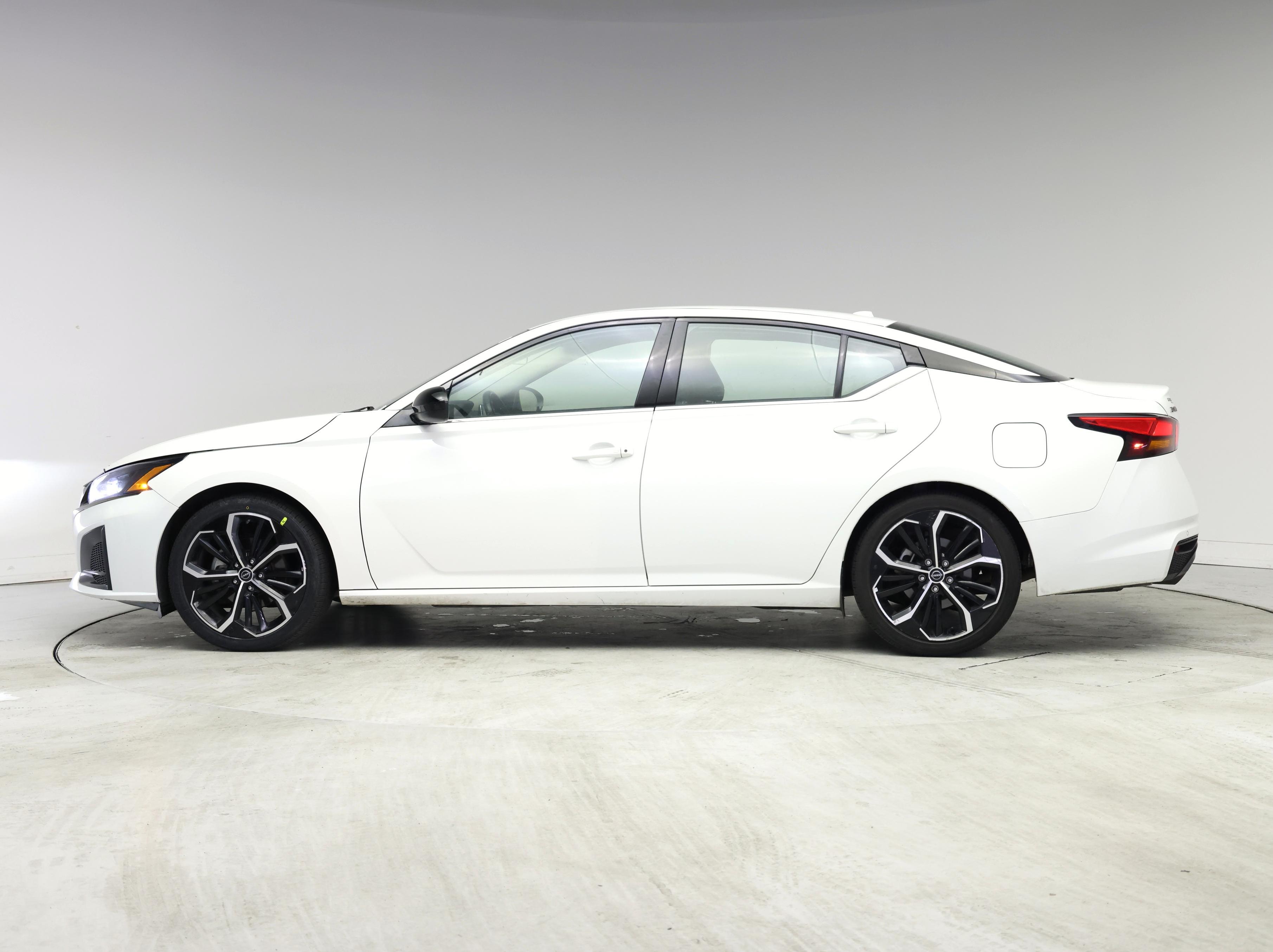 Thumbnail: 2023 Nissan Altima - 3