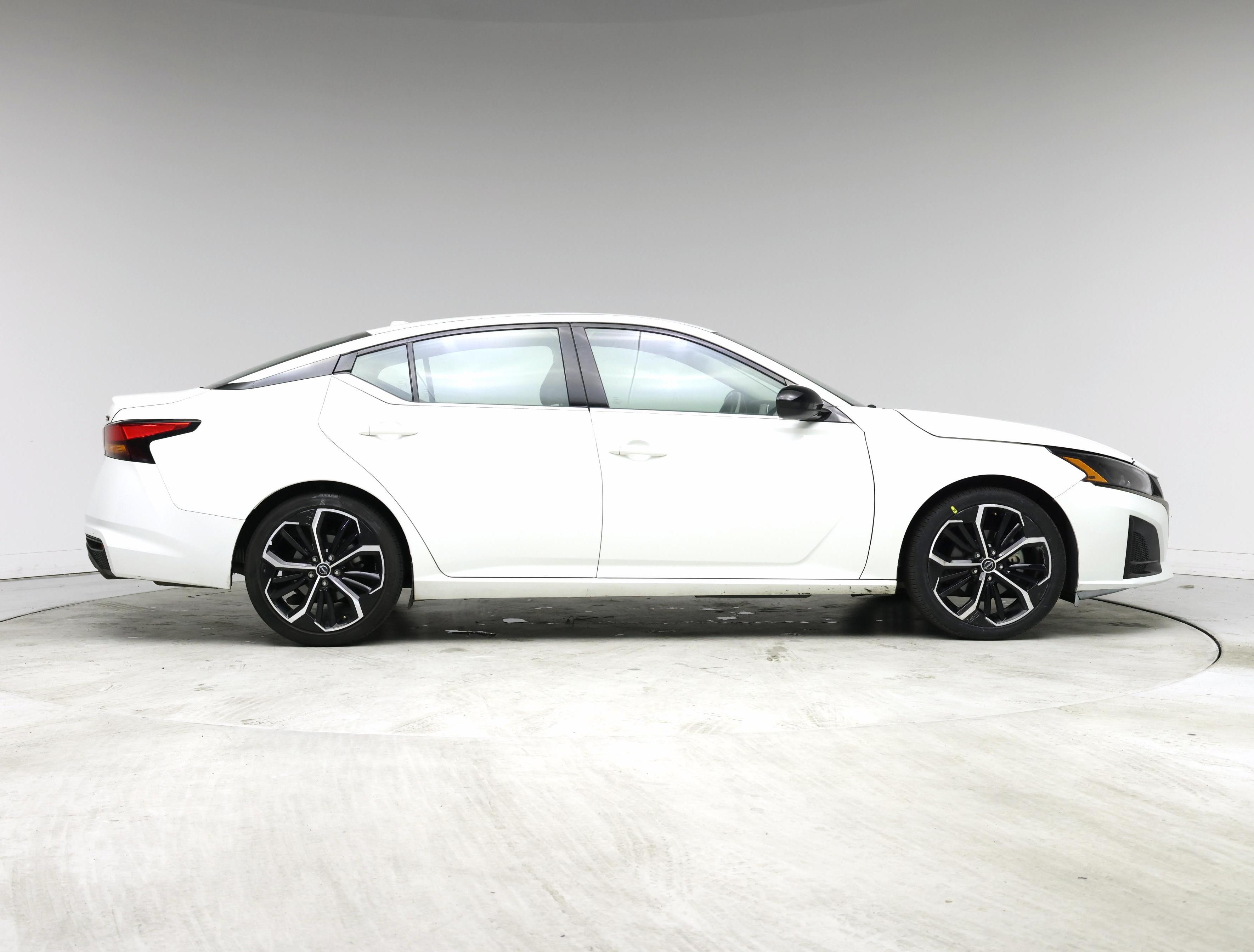 Thumbnail: 2023 Nissan Altima - 7