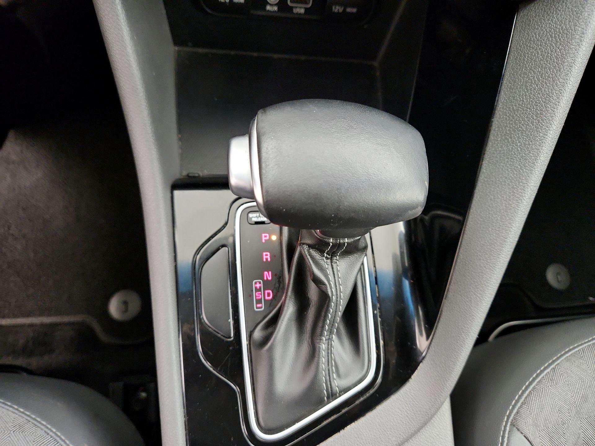 Thumbnail: 2017 Kia Niro - 17