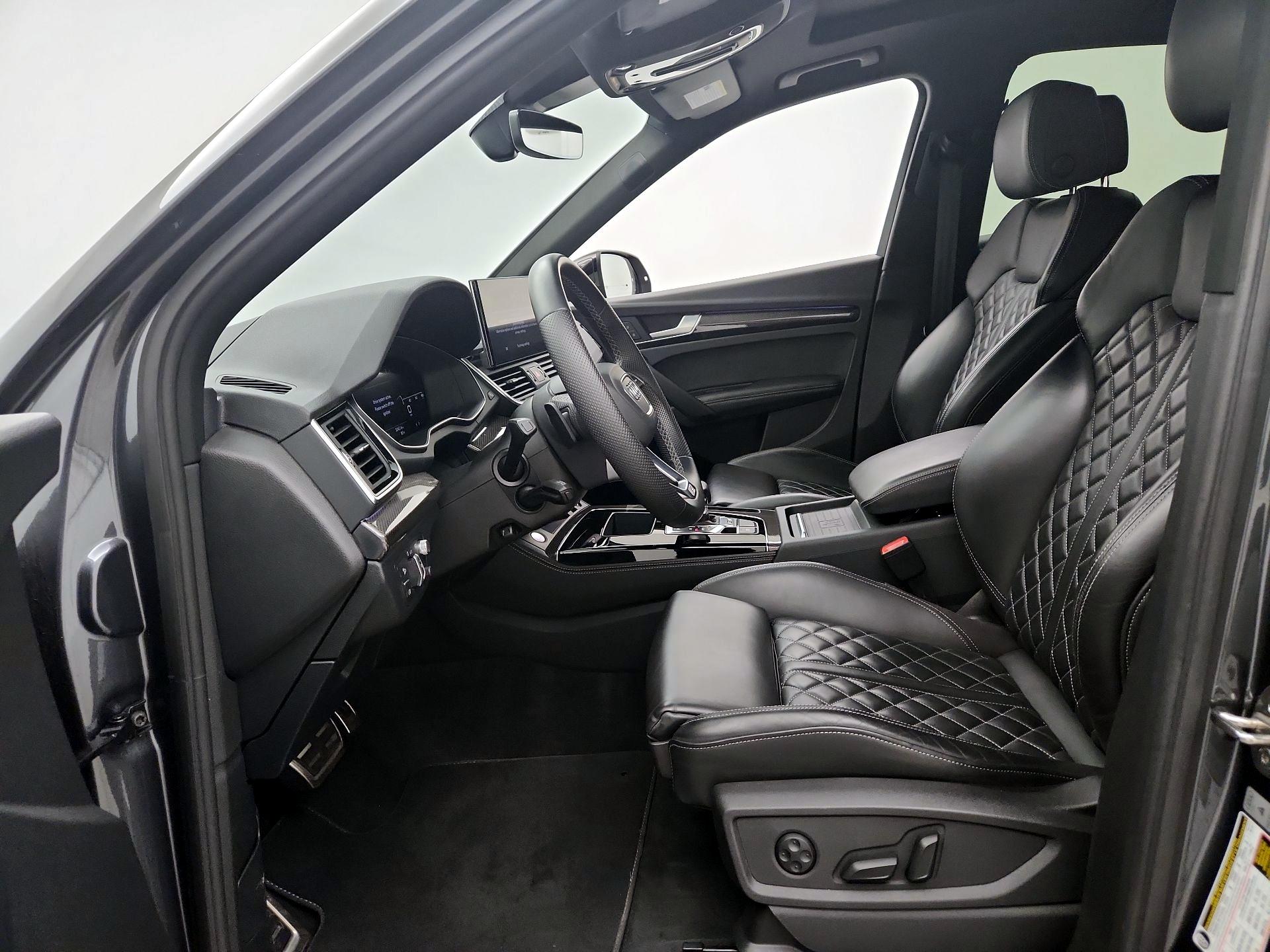 Thumbnail: 2023 Audi SQ5 - 11