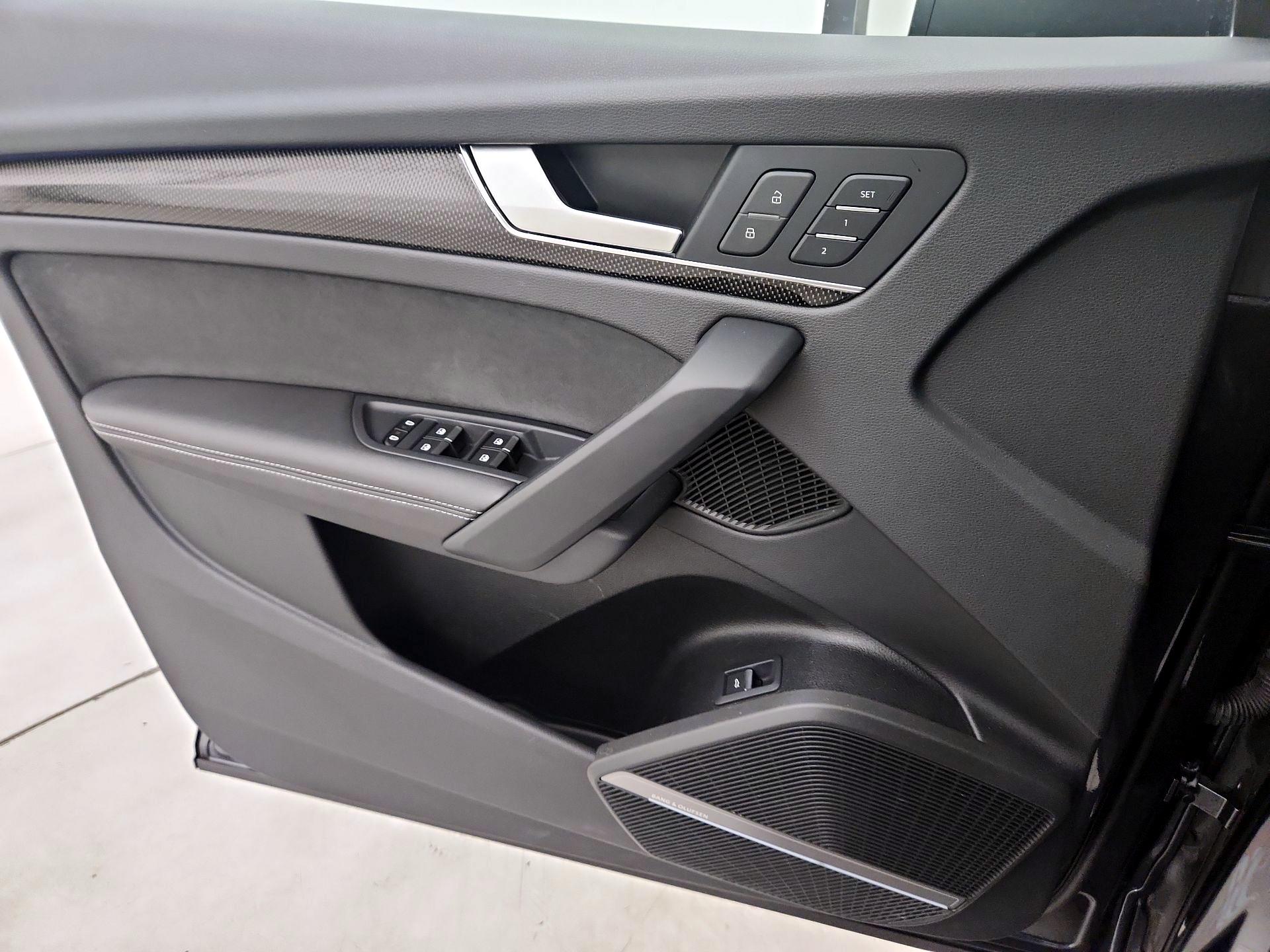 Thumbnail: 2023 Audi SQ5 - 12