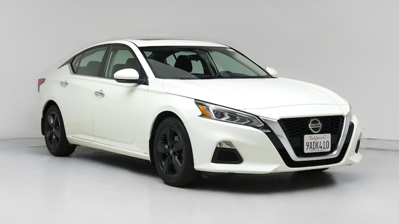 2022 Nissan Altima SV Hero Image