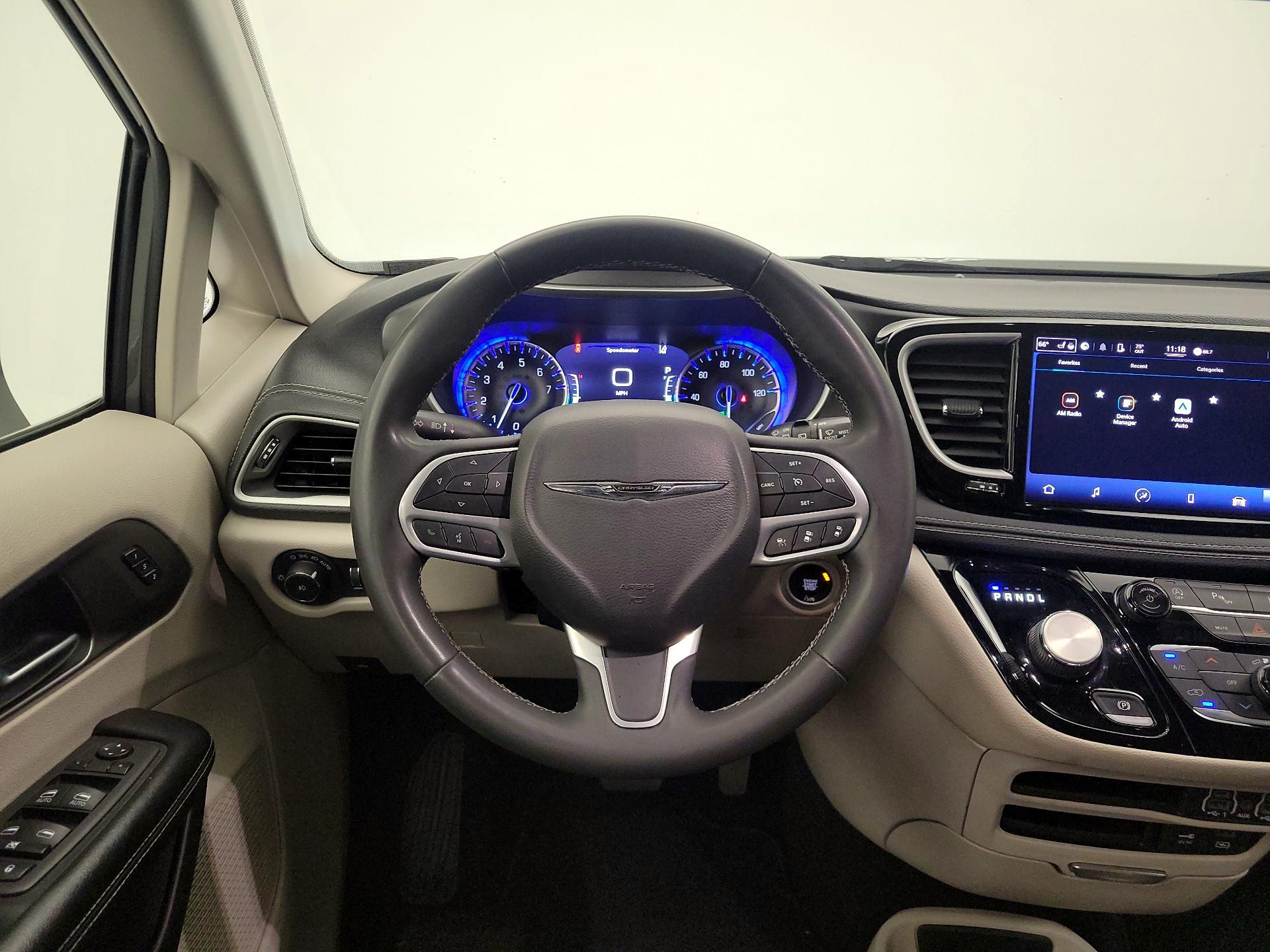 Thumbnail: 2022 Chrysler Pacifica - 10