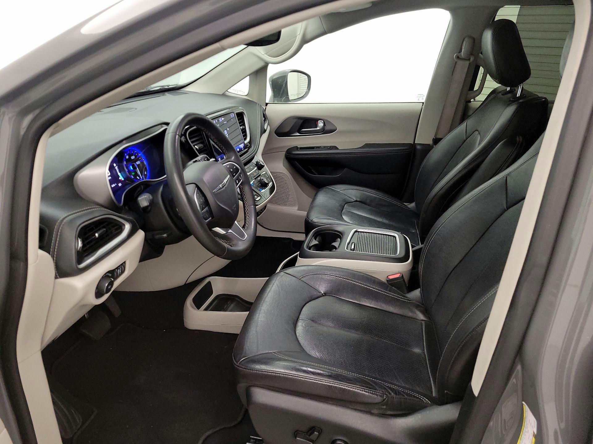Thumbnail: 2022 Chrysler Pacifica - 11
