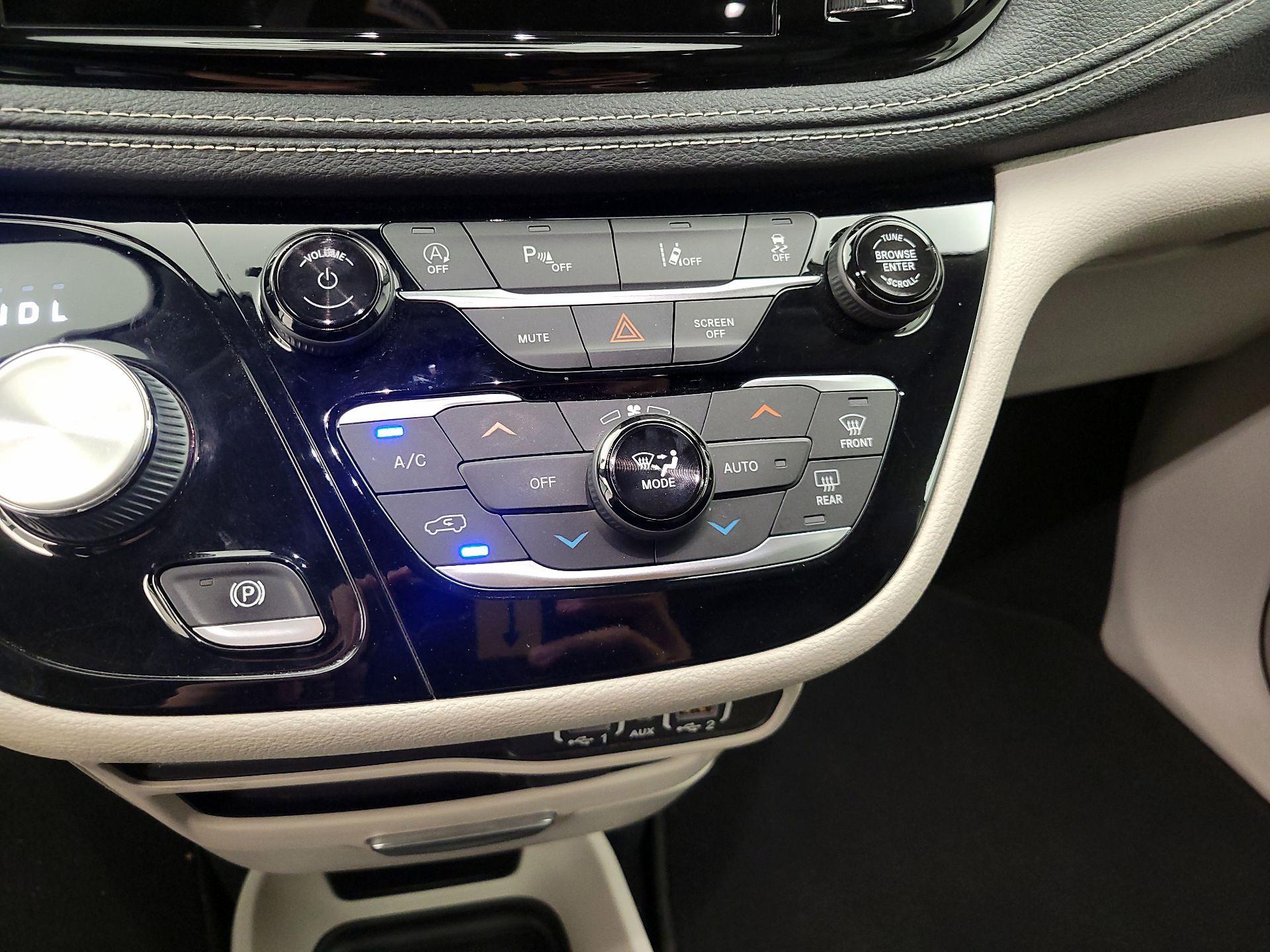 Thumbnail: 2022 Chrysler Pacifica - 16