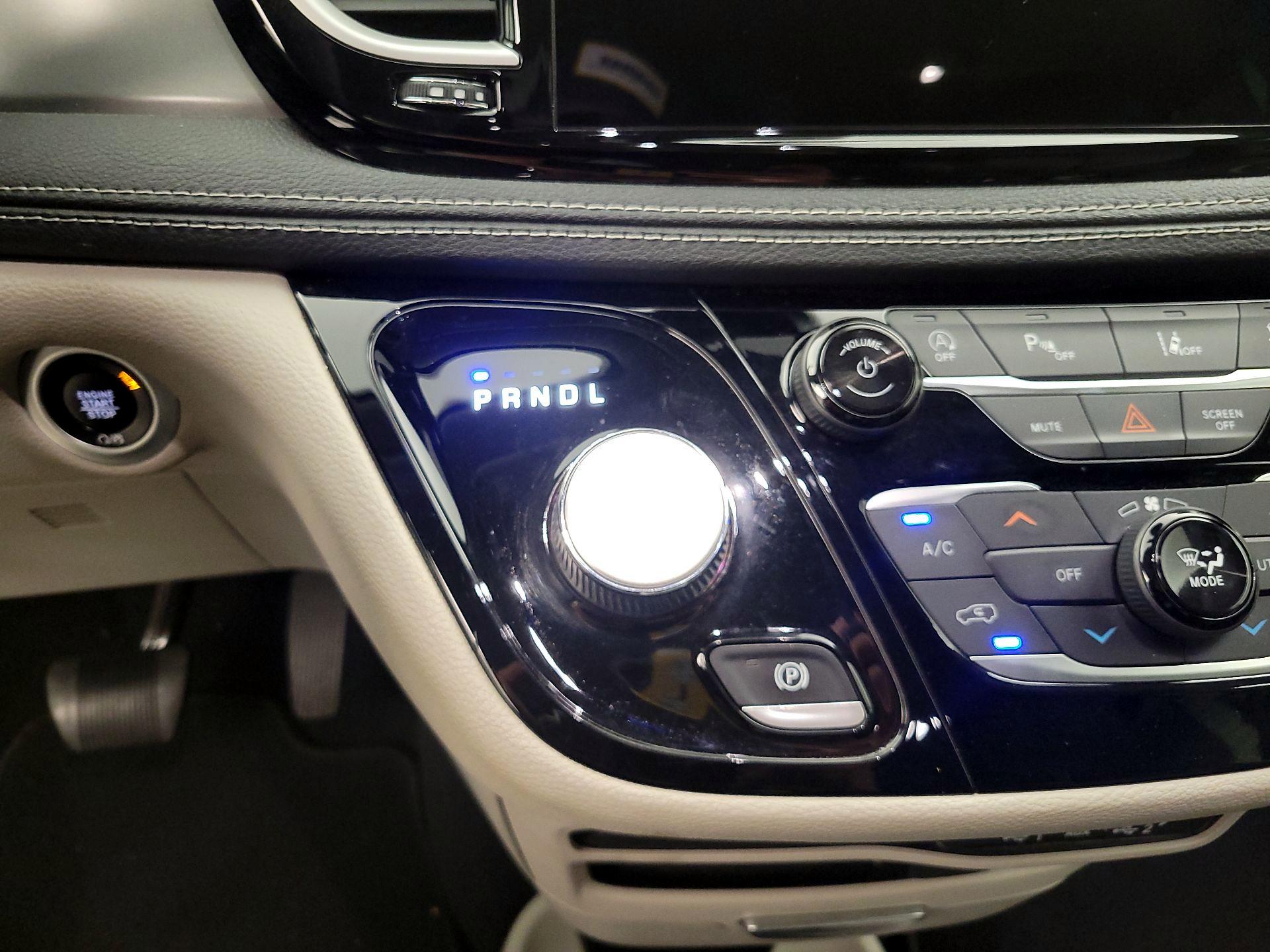 Thumbnail: 2022 Chrysler Pacifica - 17