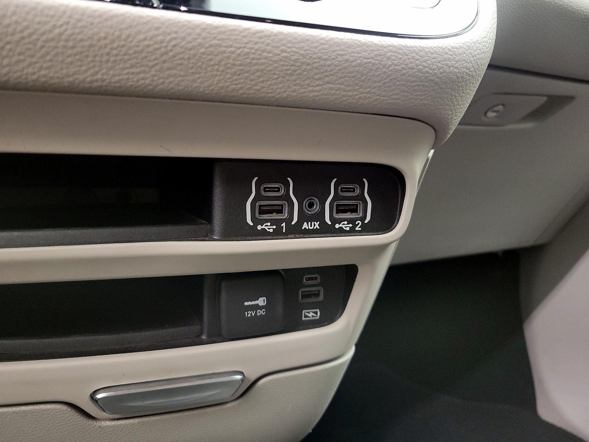 Thumbnail: 2022 Chrysler Pacifica - 18