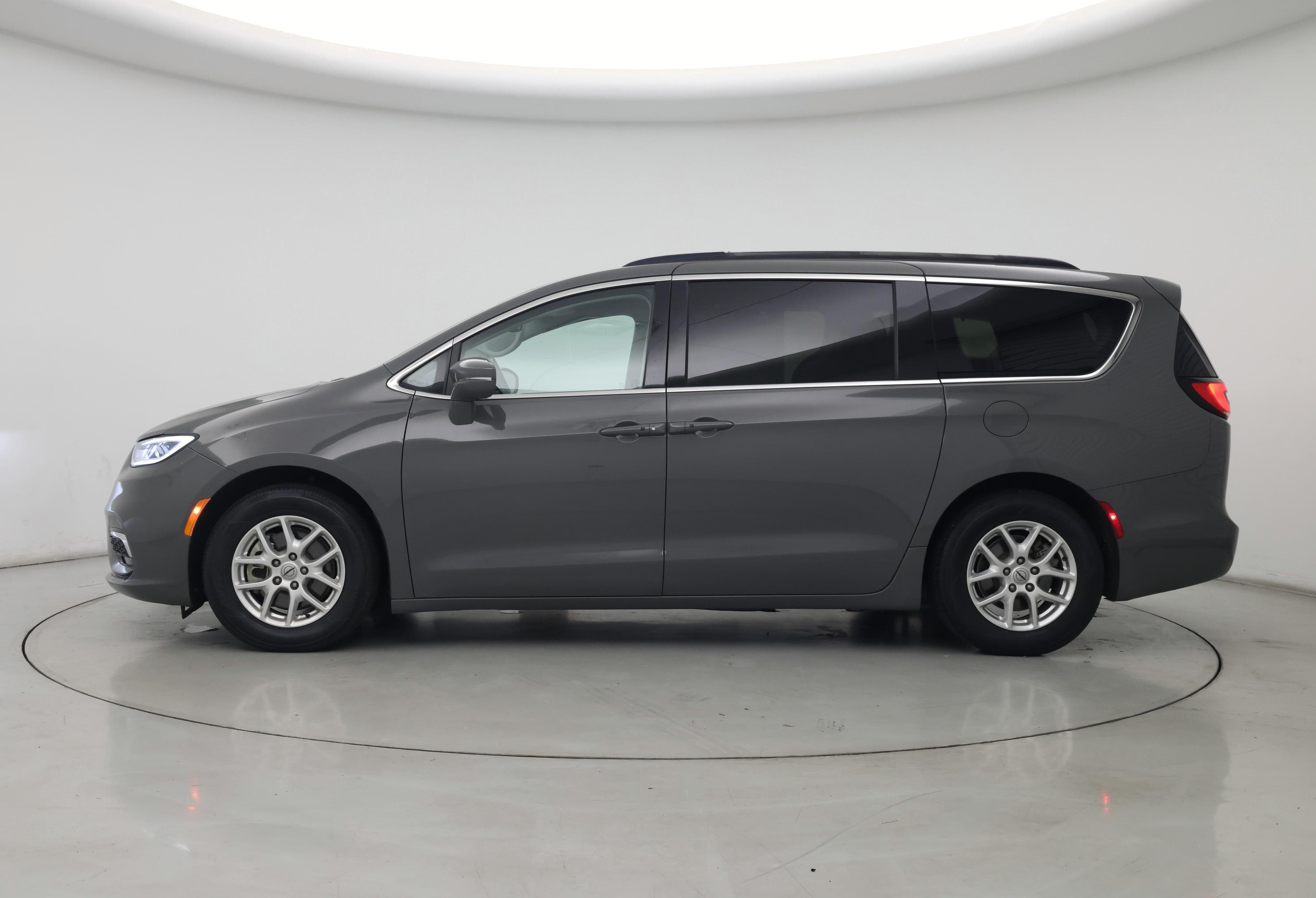 Thumbnail: 2022 Chrysler Pacifica - 3