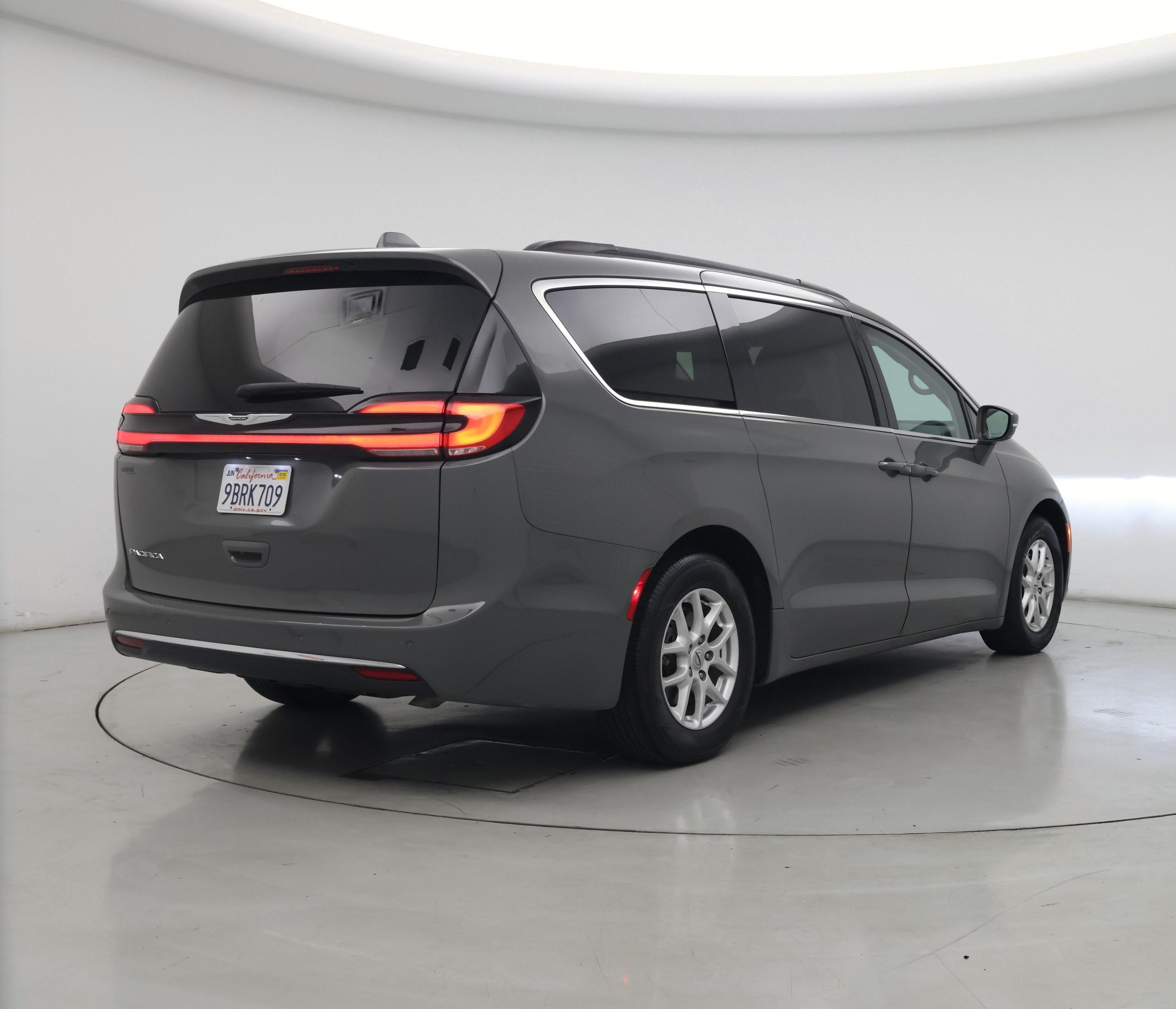 Thumbnail: 2022 Chrysler Pacifica - 8
