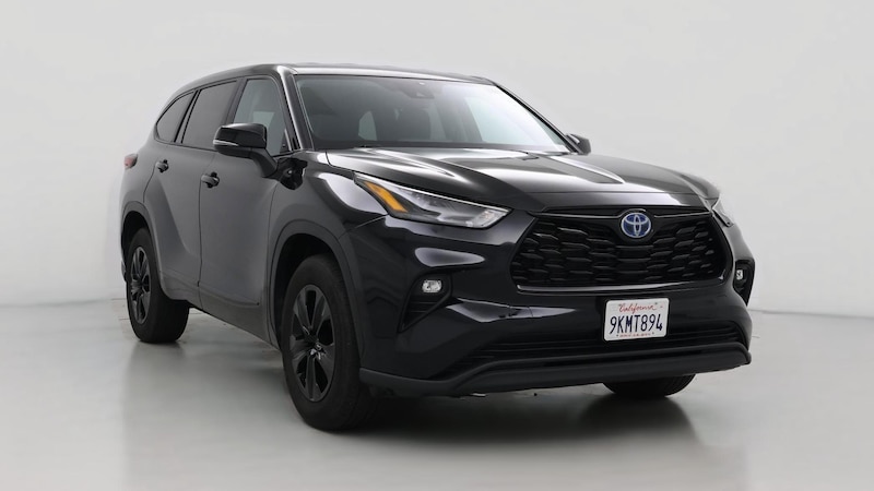 2024 Toyota Highlander LE Hero Image
