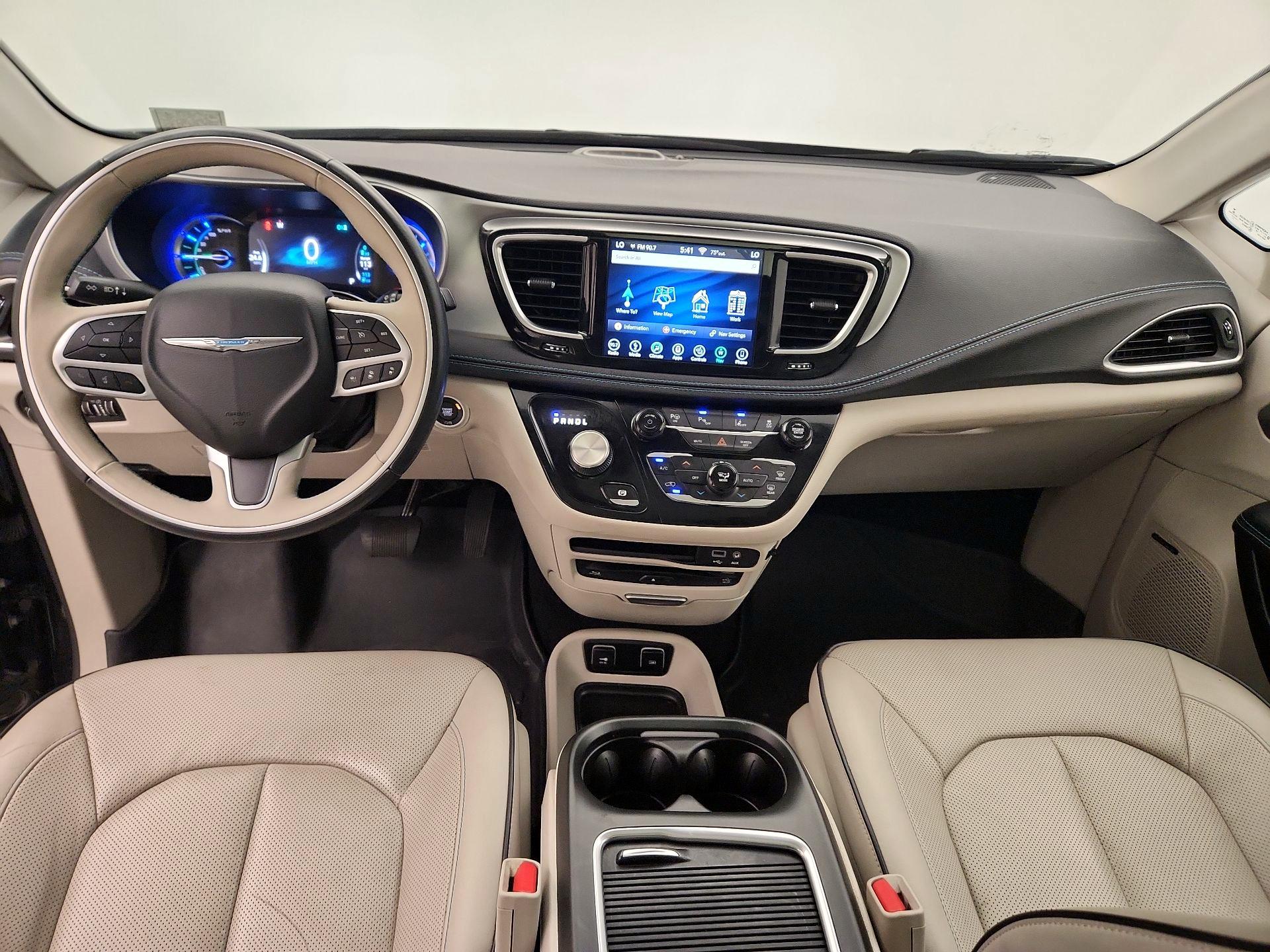Thumbnail: 2018 Chrysler Pacifica - 9