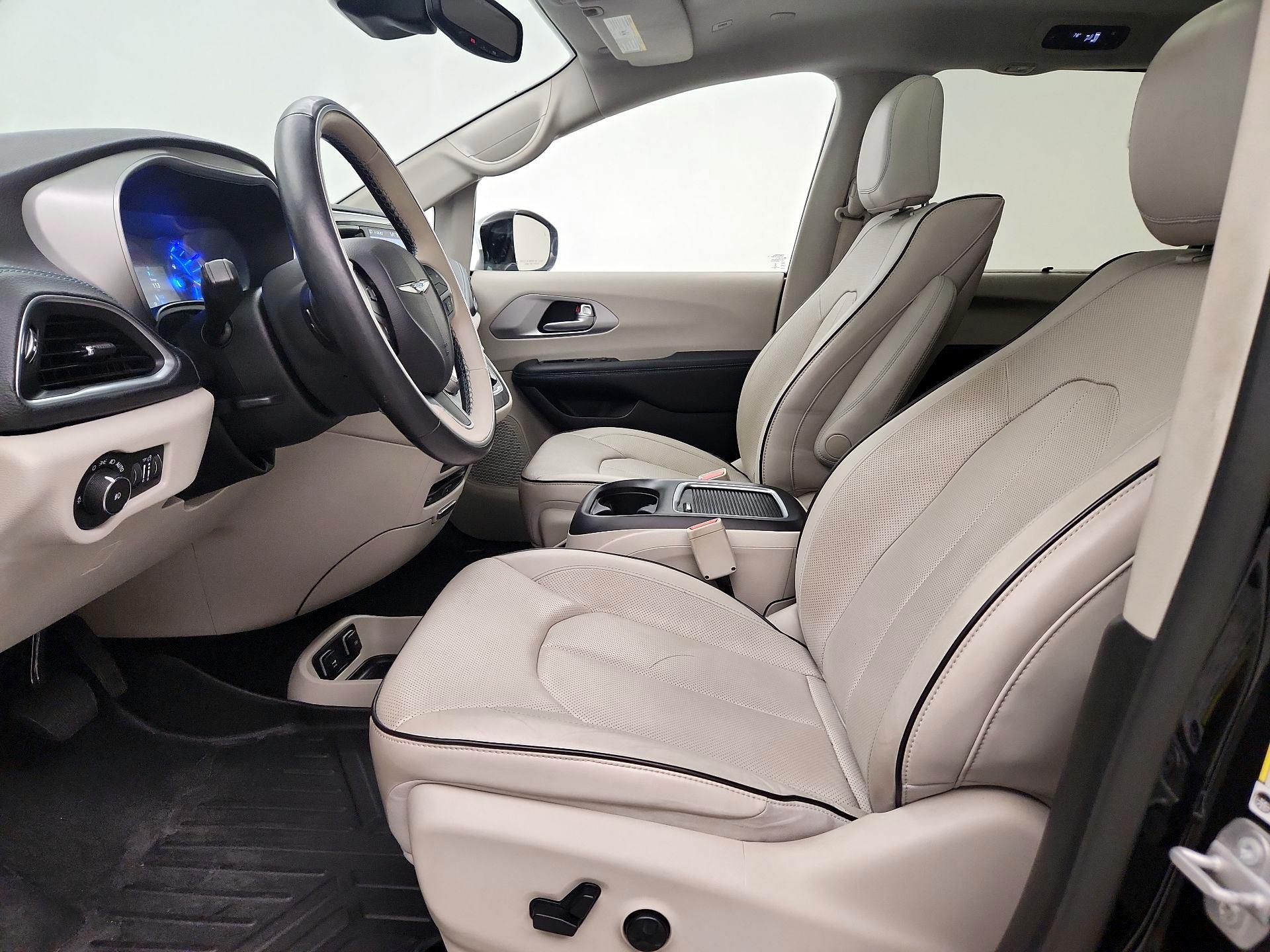 Thumbnail: 2018 Chrysler Pacifica - 11