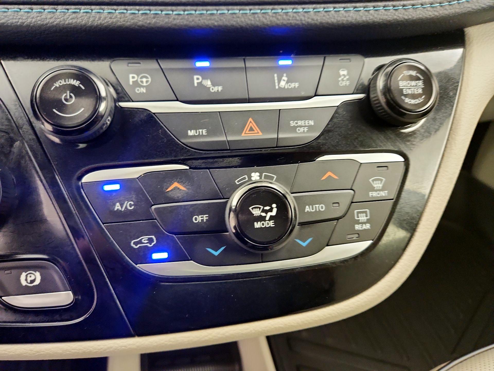 Thumbnail: 2018 Chrysler Pacifica - 16