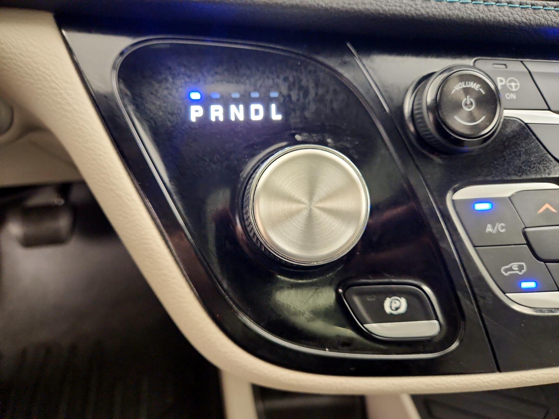 Thumbnail: 2018 Chrysler Pacifica - 17