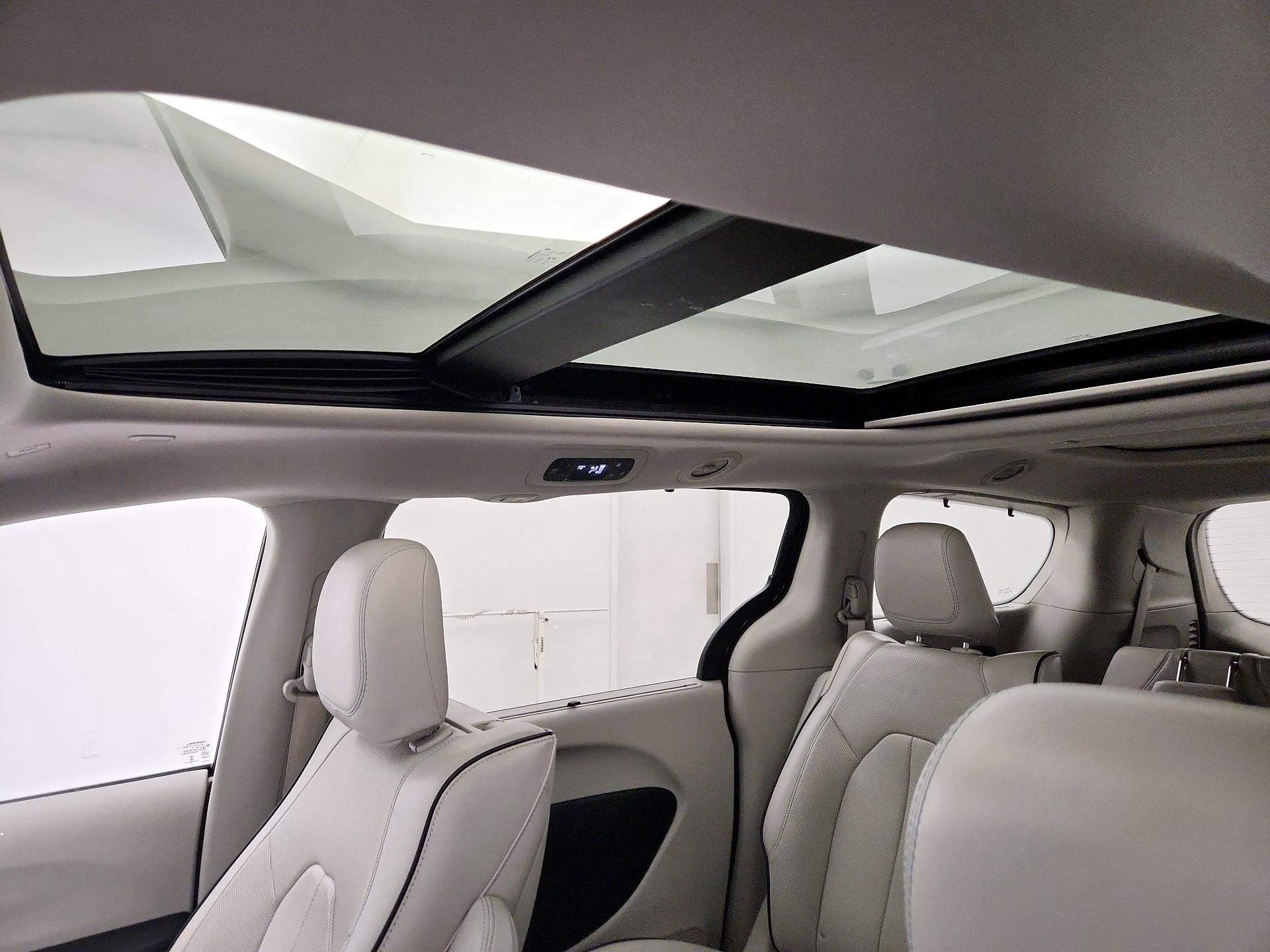 Thumbnail: 2018 Chrysler Pacifica - 19
