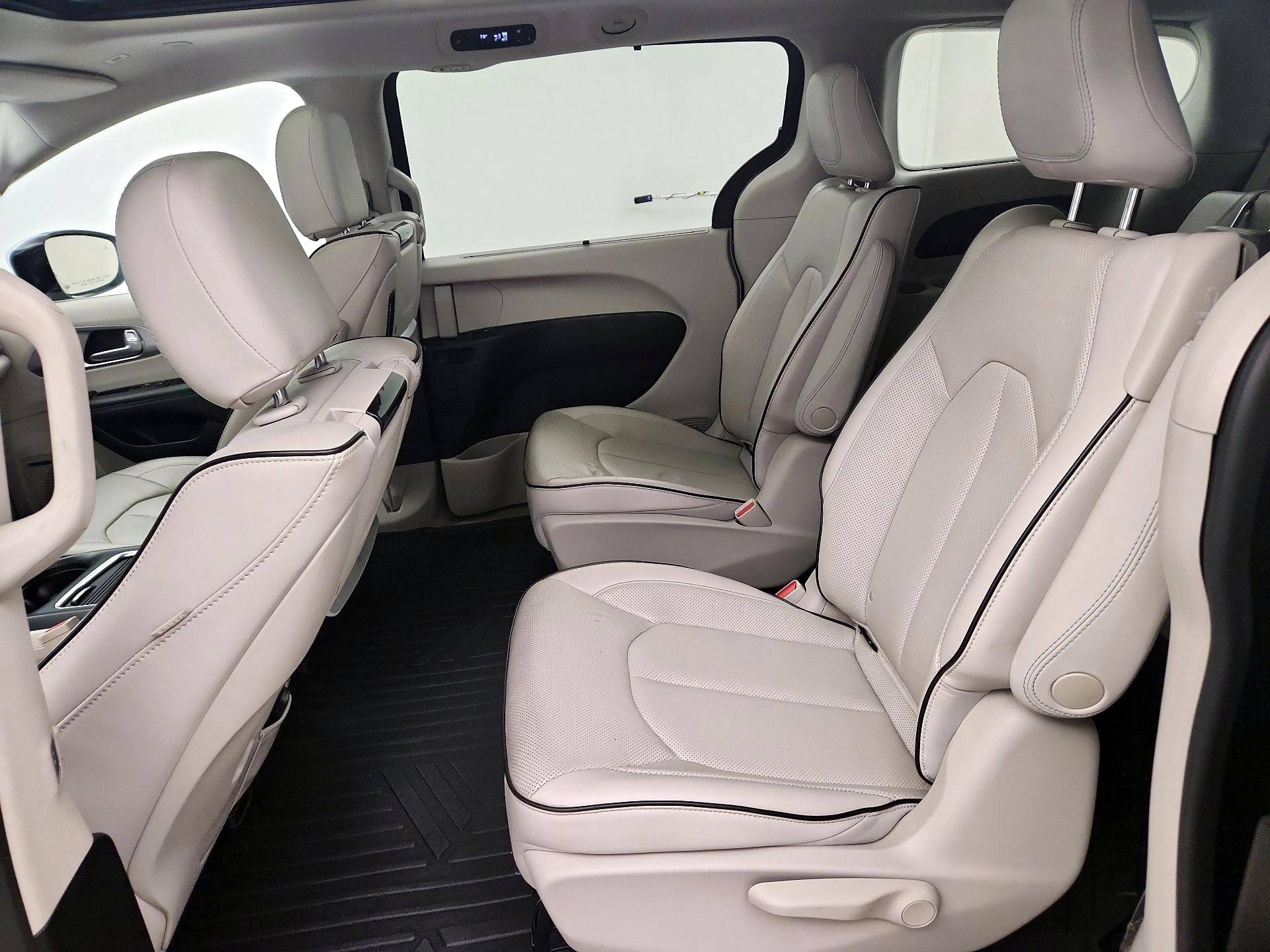 Thumbnail: 2018 Chrysler Pacifica - 20