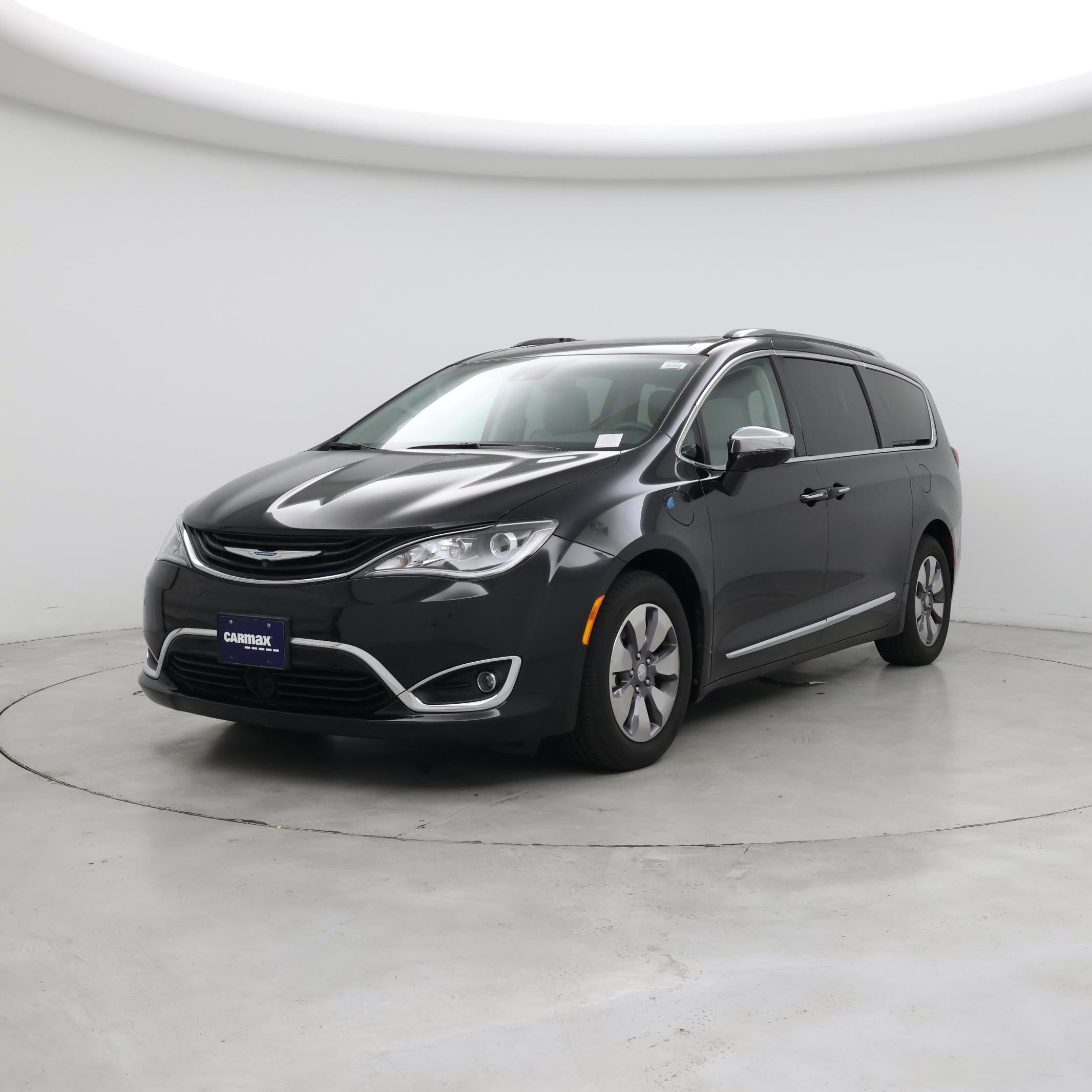 Thumbnail: 2018 Chrysler Pacifica - 4
