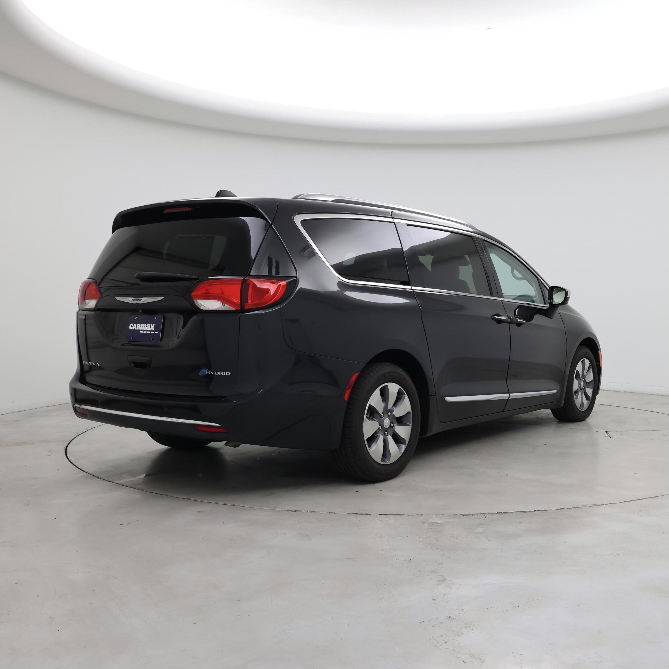 Thumbnail: 2018 Chrysler Pacifica - 8