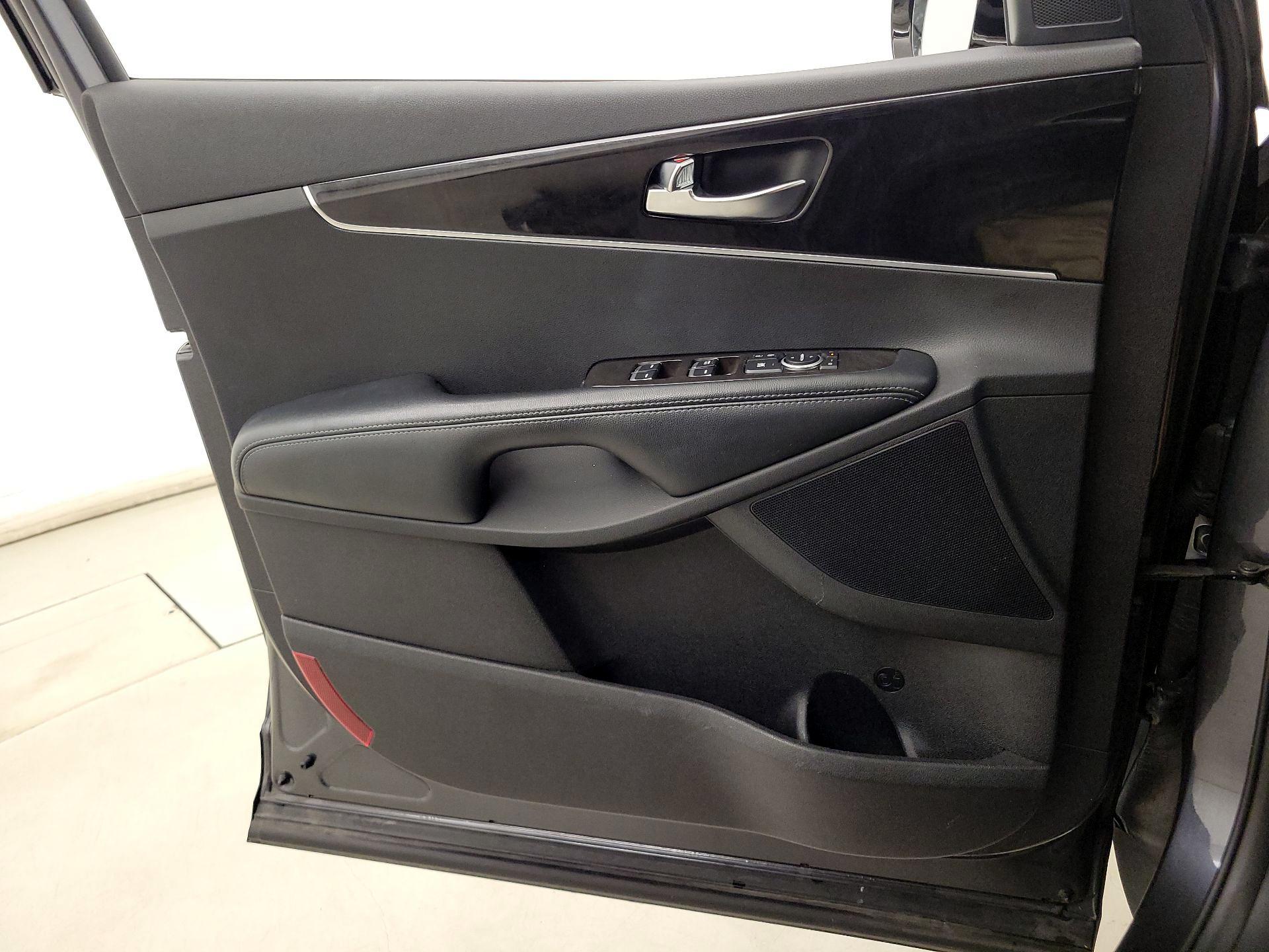 Thumbnail: 2017 Kia Sorento - 12