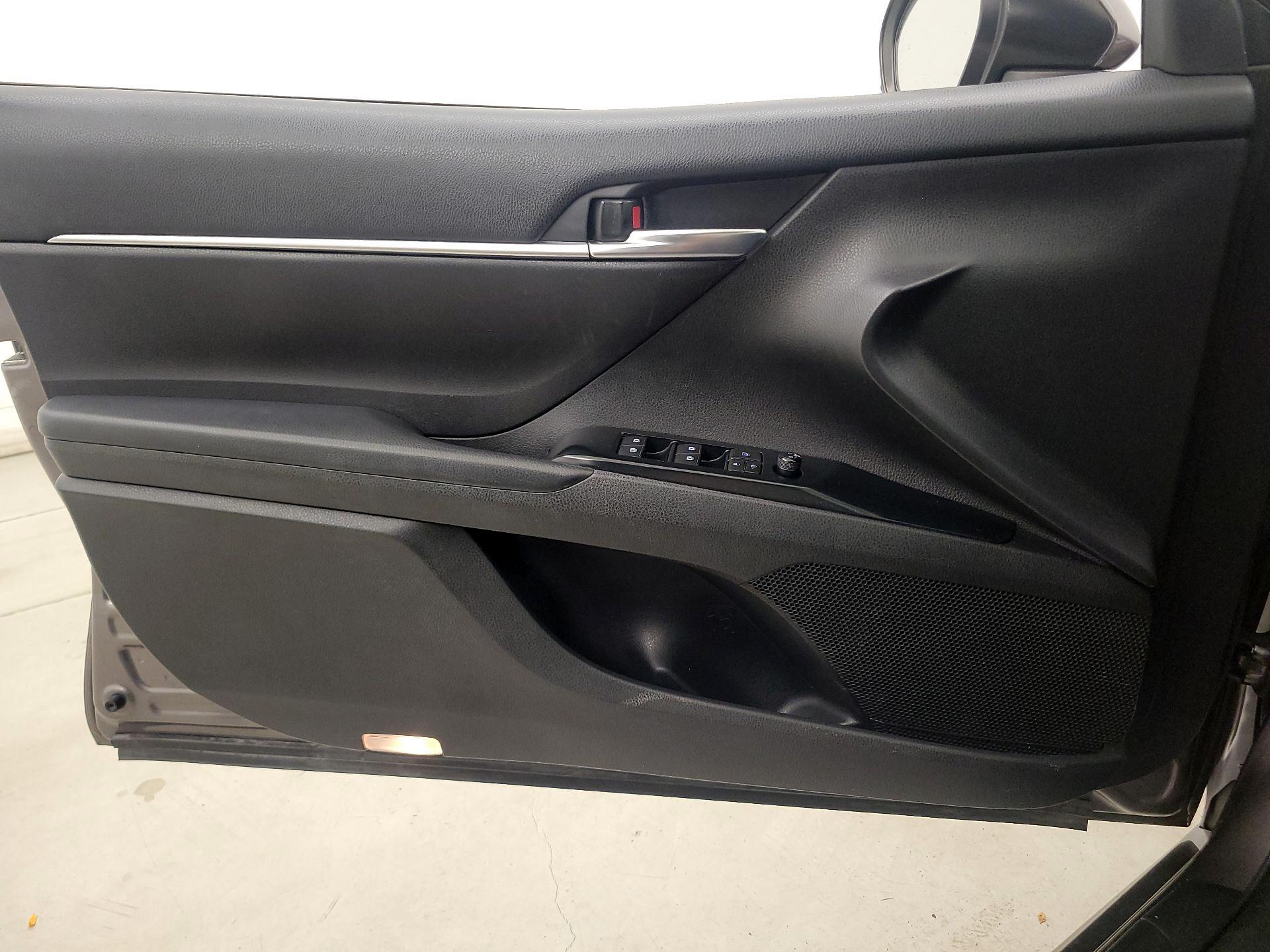 Thumbnail: 2019 Toyota Camry - 12