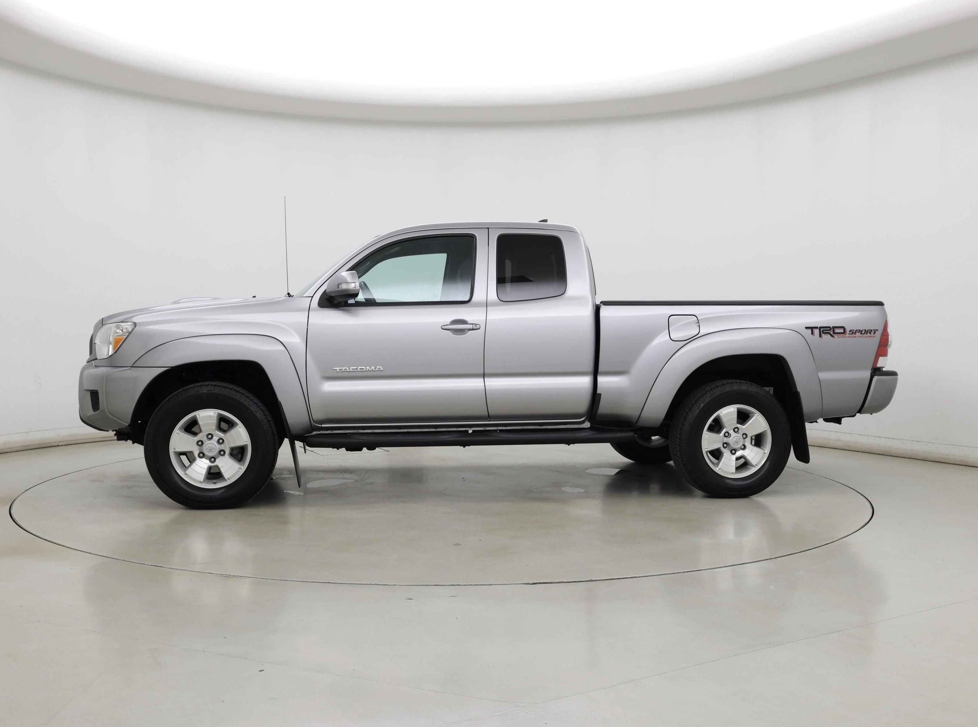 Thumbnail: 2015 Toyota Tacoma - 3