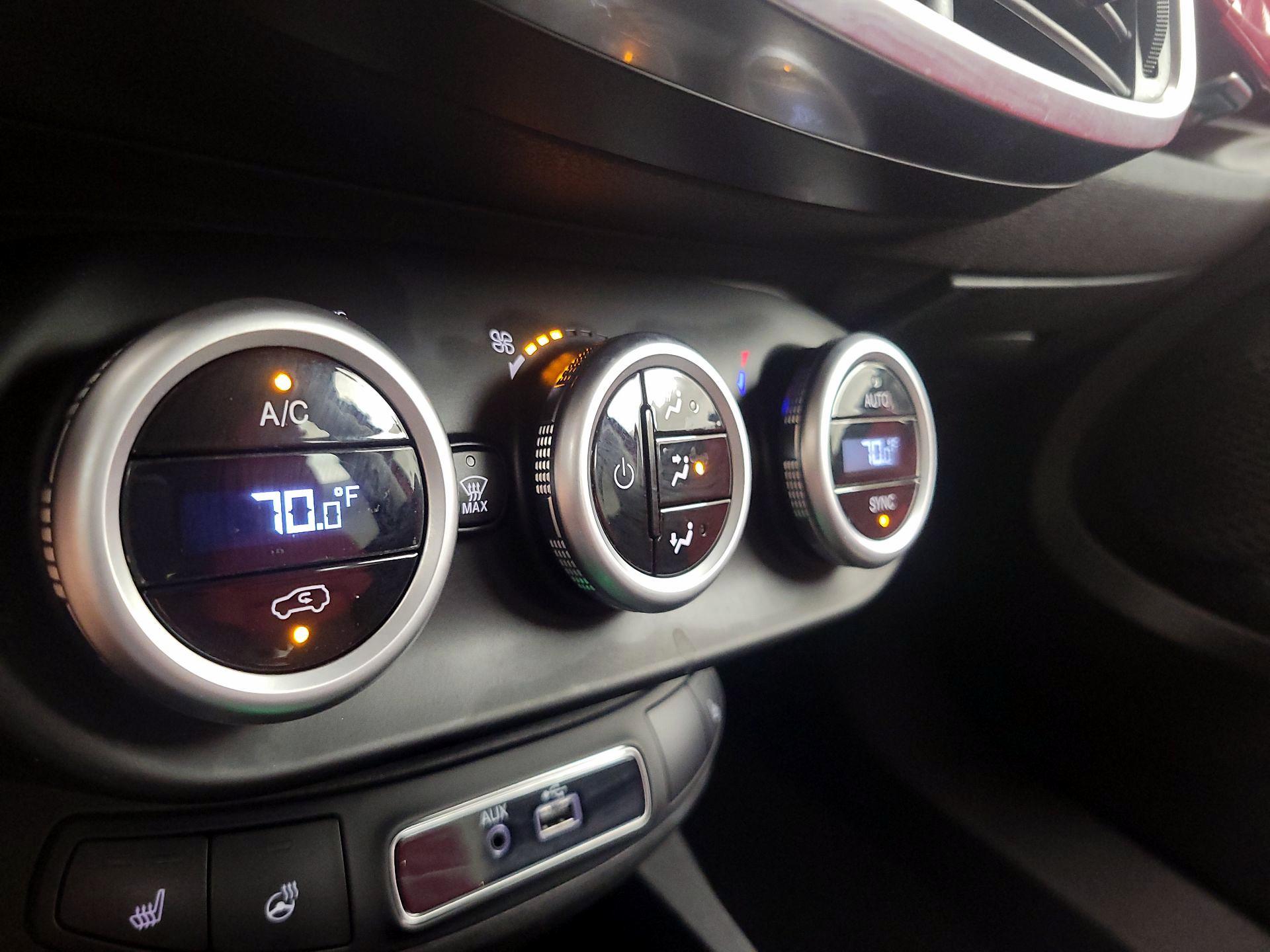 Thumbnail: 2016 Fiat 500X - 16