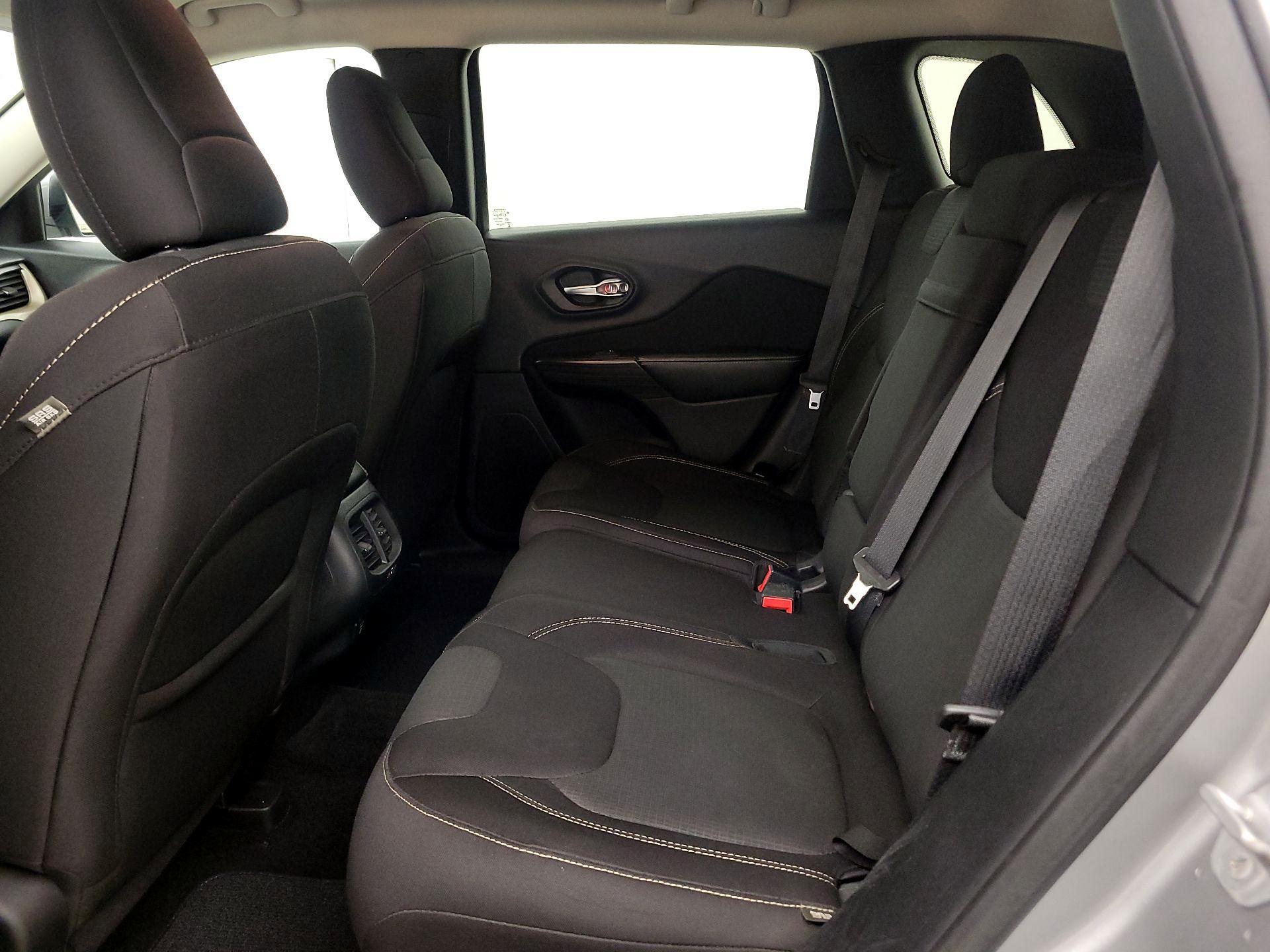Thumbnail: 2015 Jeep Cherokee - 19