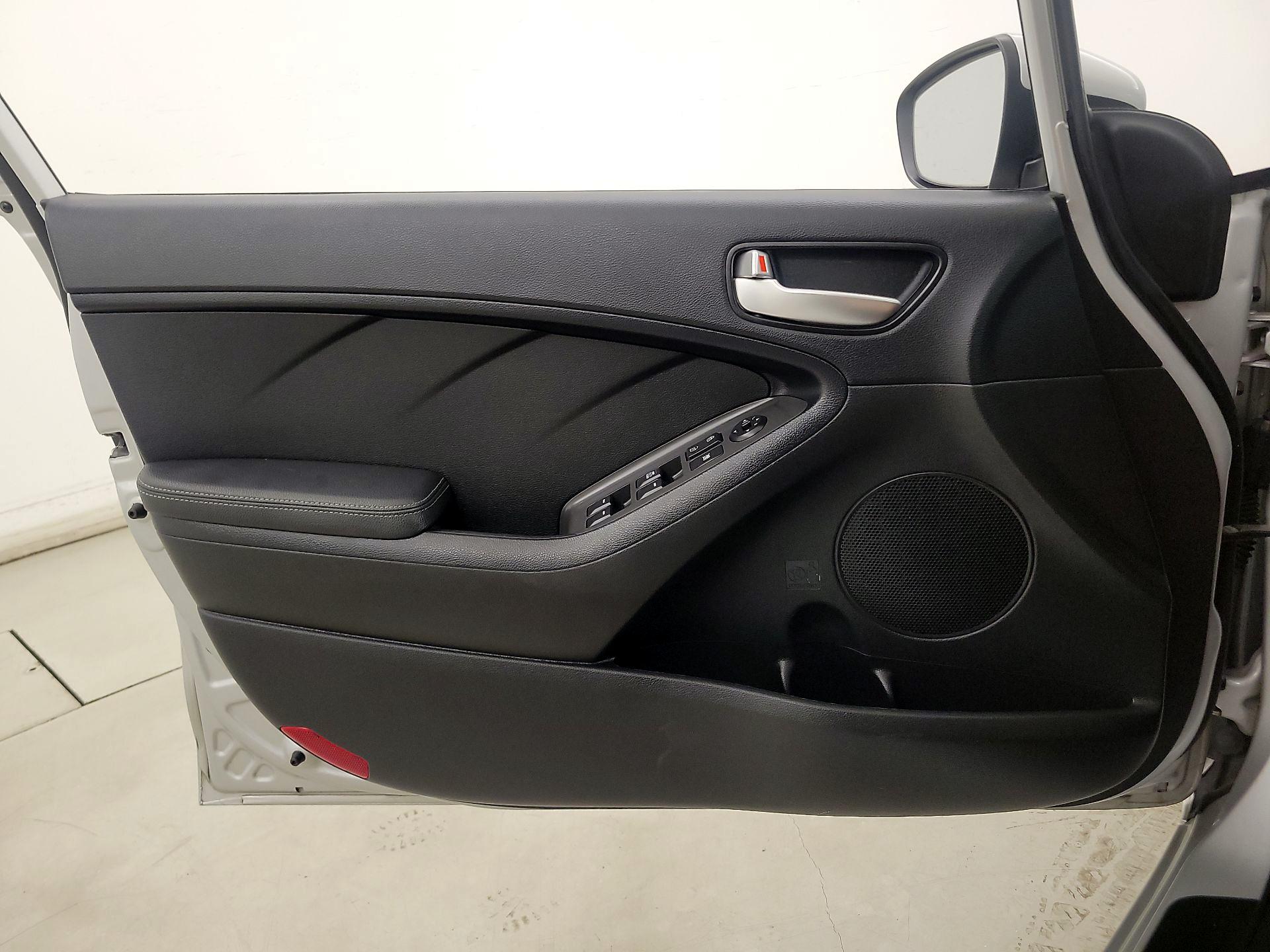 Thumbnail: 2018 Kia Forte - 12