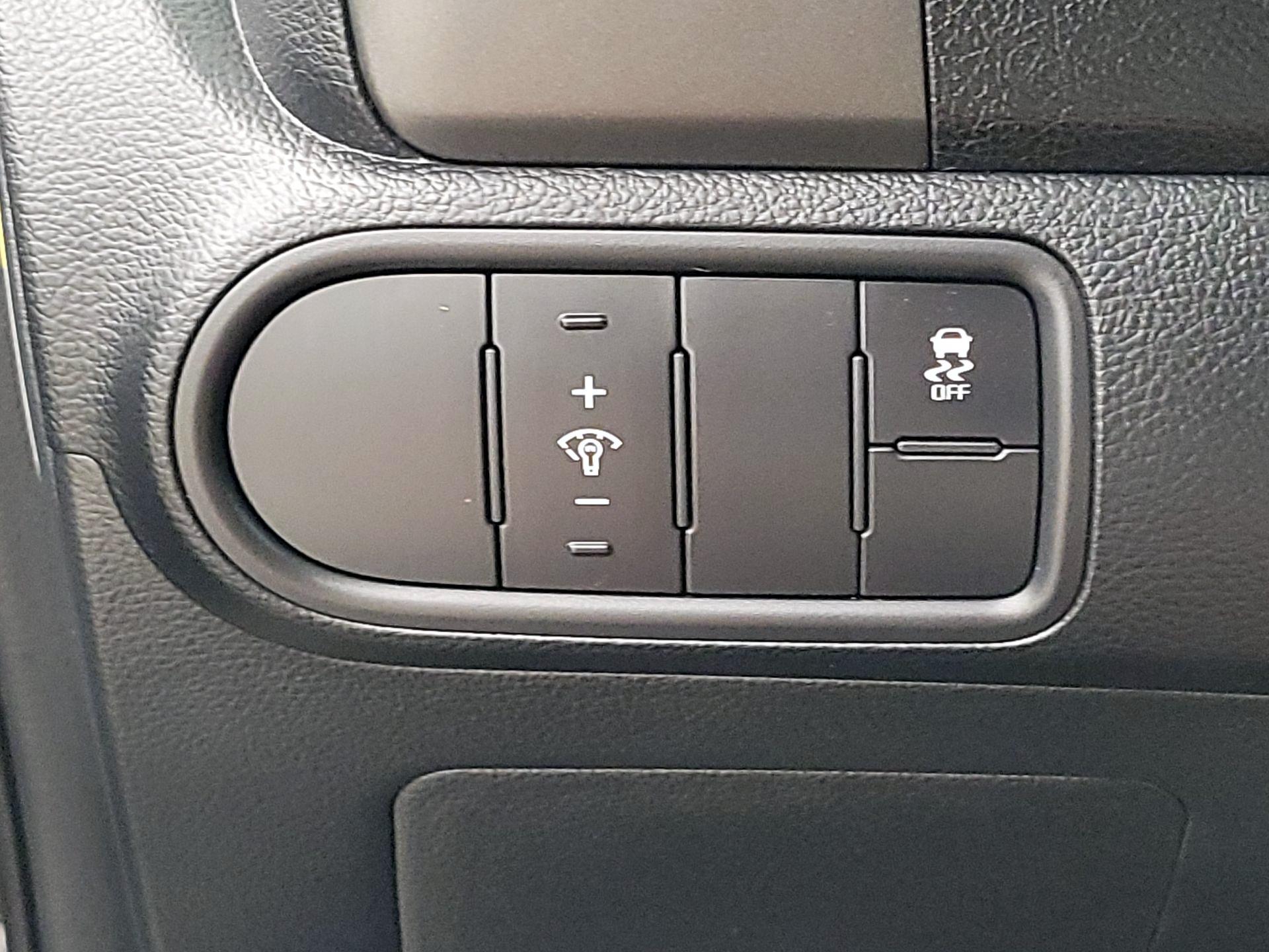Thumbnail: 2018 Kia Forte - 13
