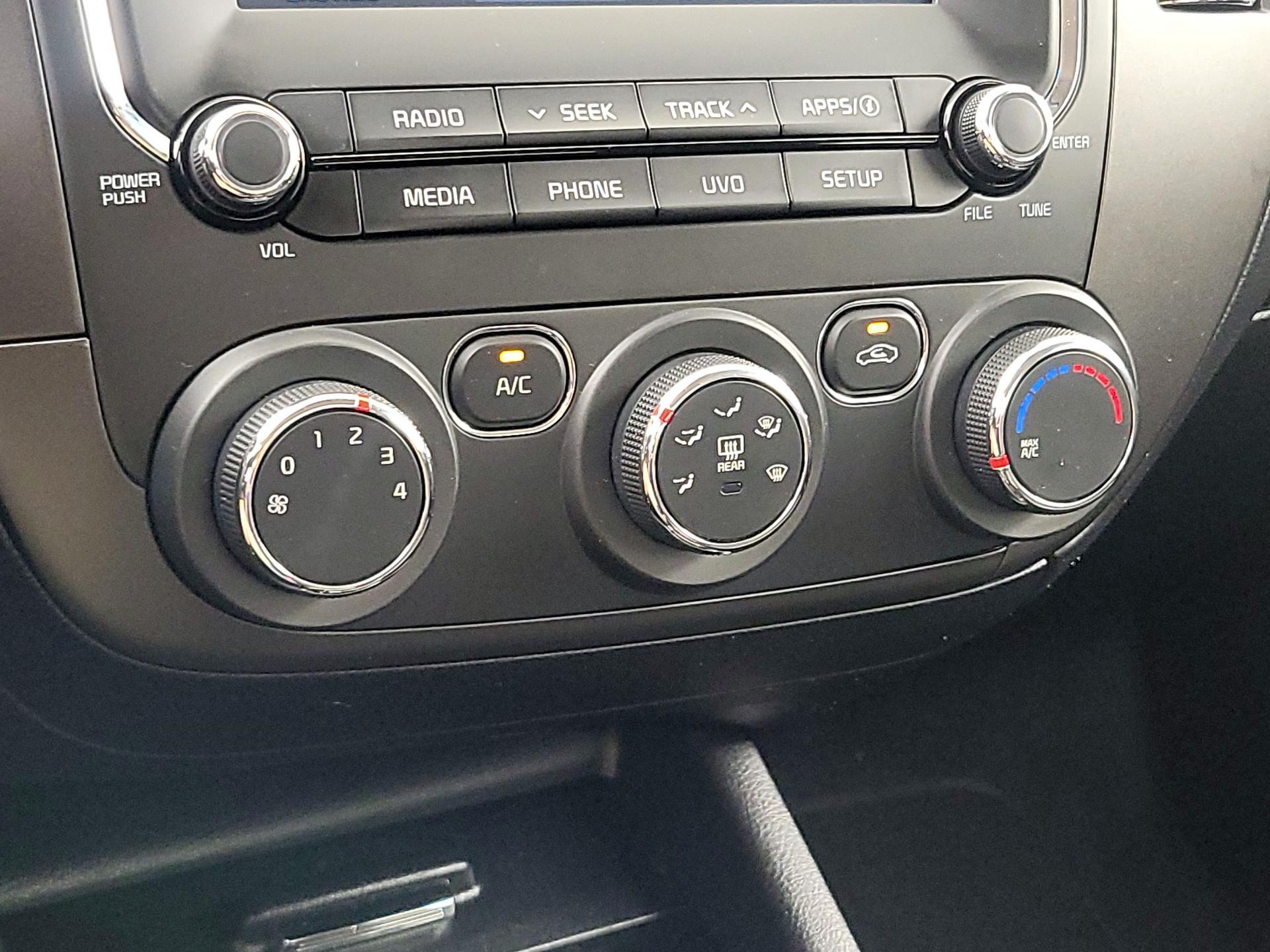Thumbnail: 2018 Kia Forte - 16