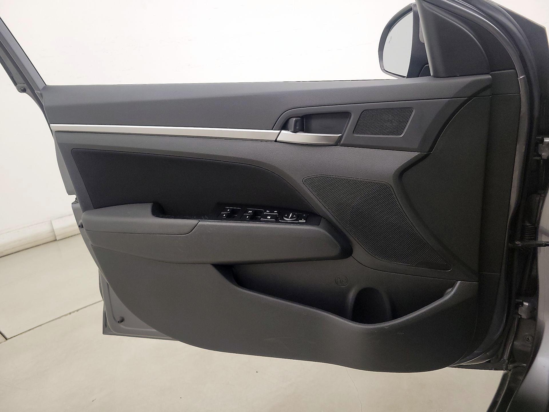 Thumbnail: 2019 Hyundai Elantra - 12