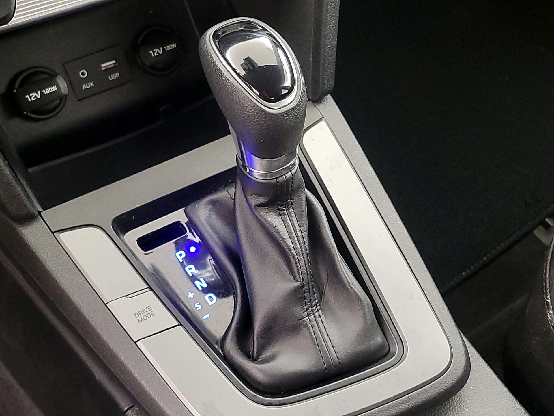 Thumbnail: 2019 Hyundai Elantra - 17