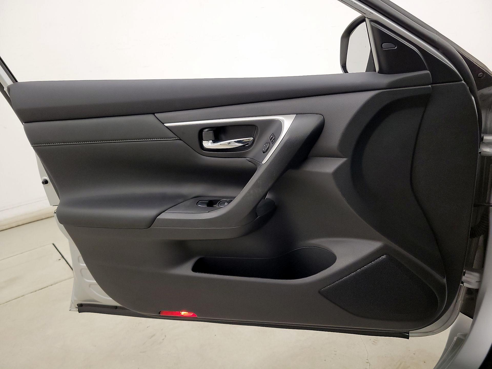 Thumbnail: 2018 Nissan Altima - 12