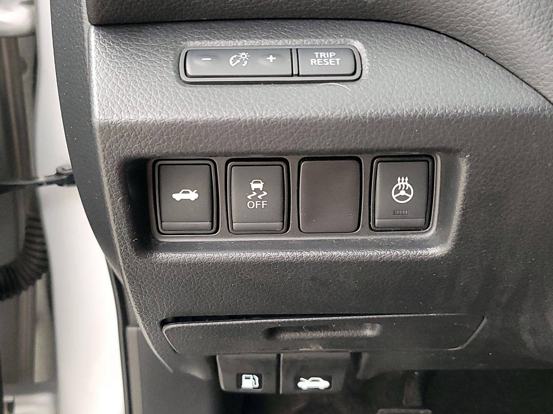 Thumbnail: 2018 Nissan Altima - 13