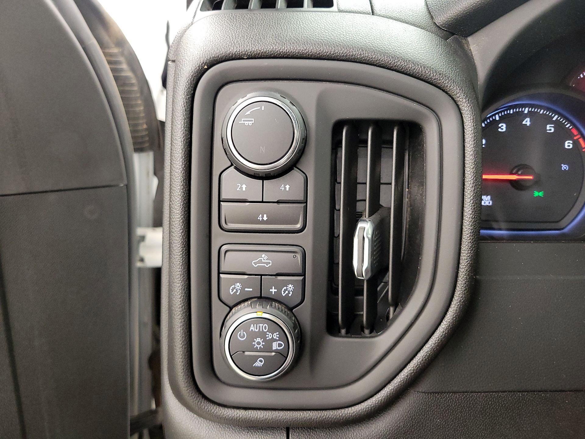 Thumbnail: 2020 Chevrolet Silverado 2500 - 13