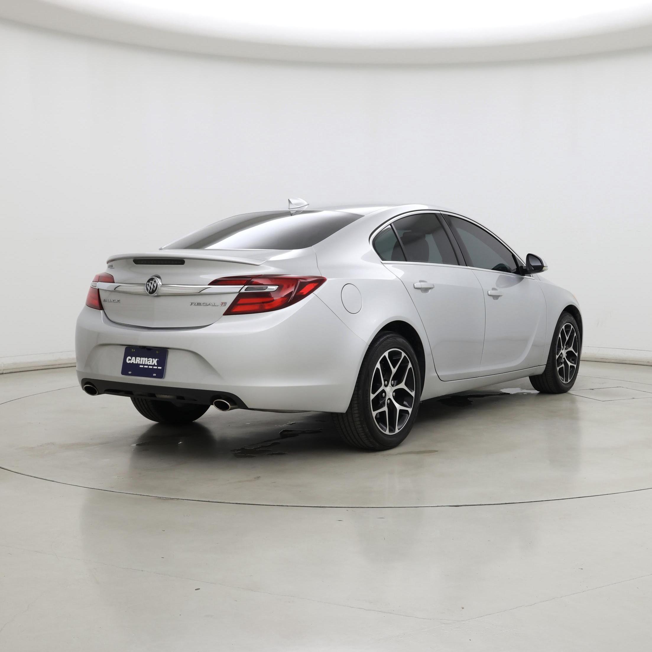 Thumbnail: 2017 Buick Regal - 8