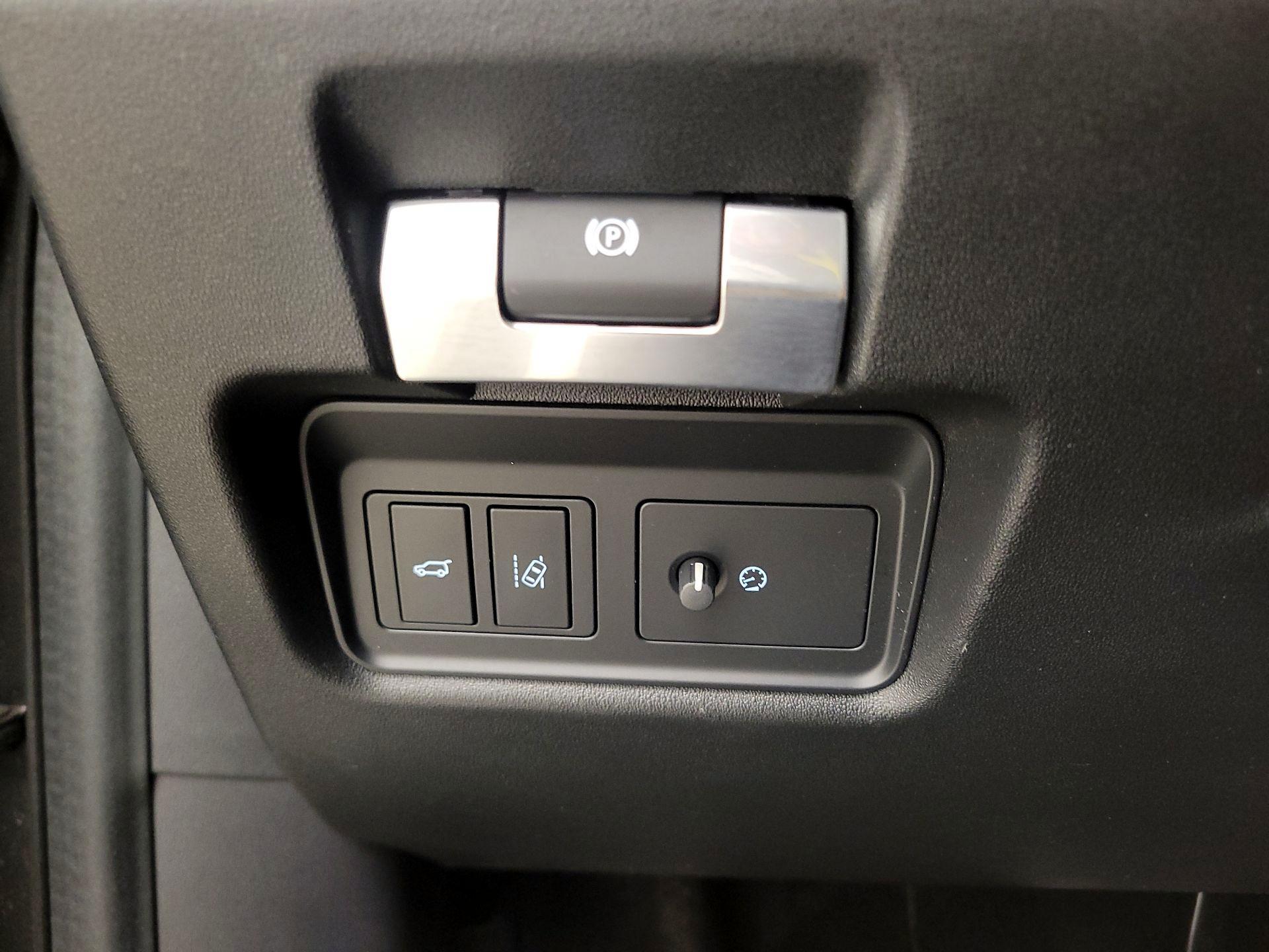 Thumbnail: 2020 Jaguar E-Pace - 13