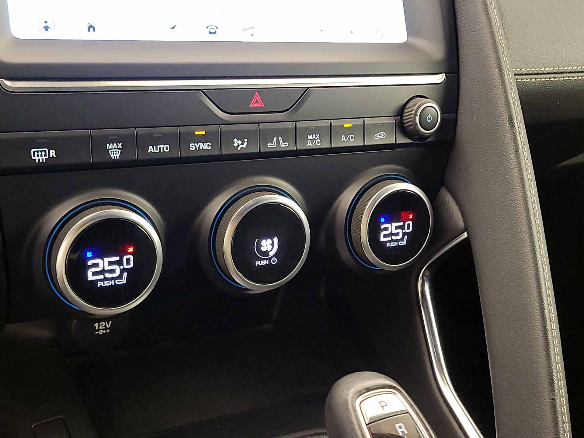 Thumbnail: 2020 Jaguar E-Pace - 17