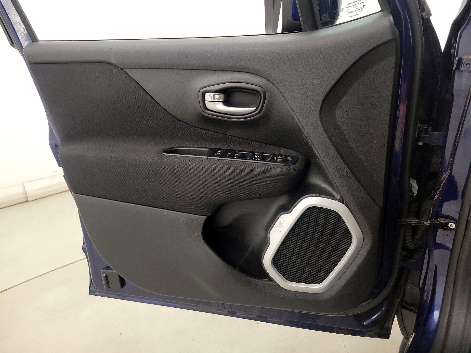 Thumbnail: 2019 Jeep Renegade - 12