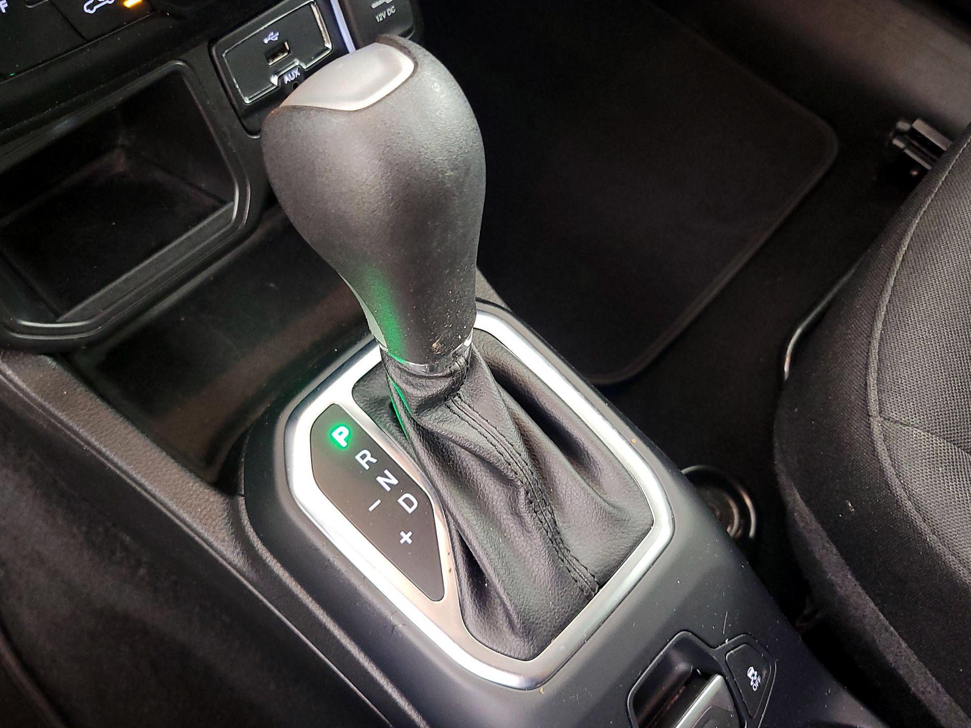 Thumbnail: 2019 Jeep Renegade - 17