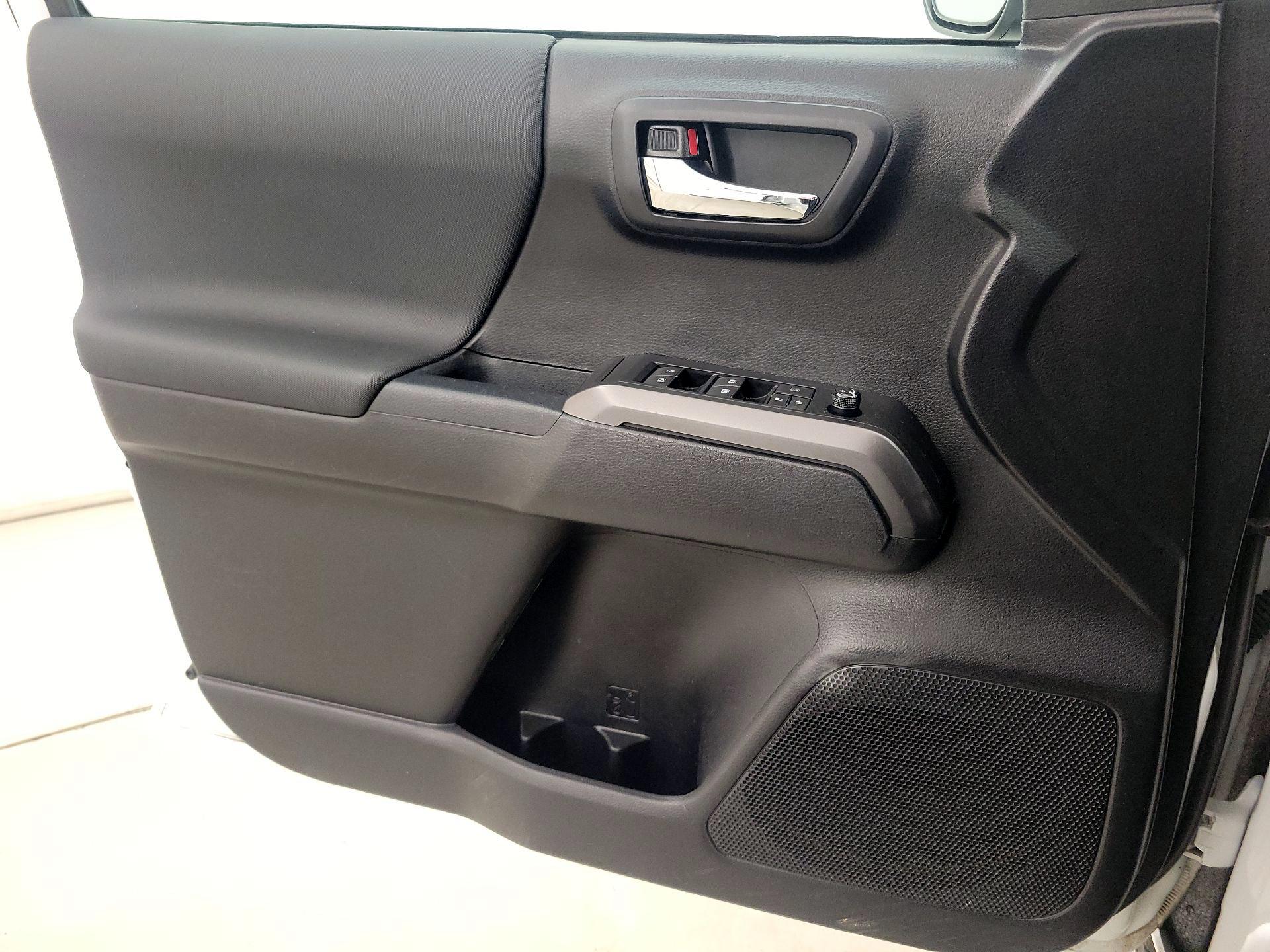 Thumbnail: 2021 Toyota Tacoma - 12