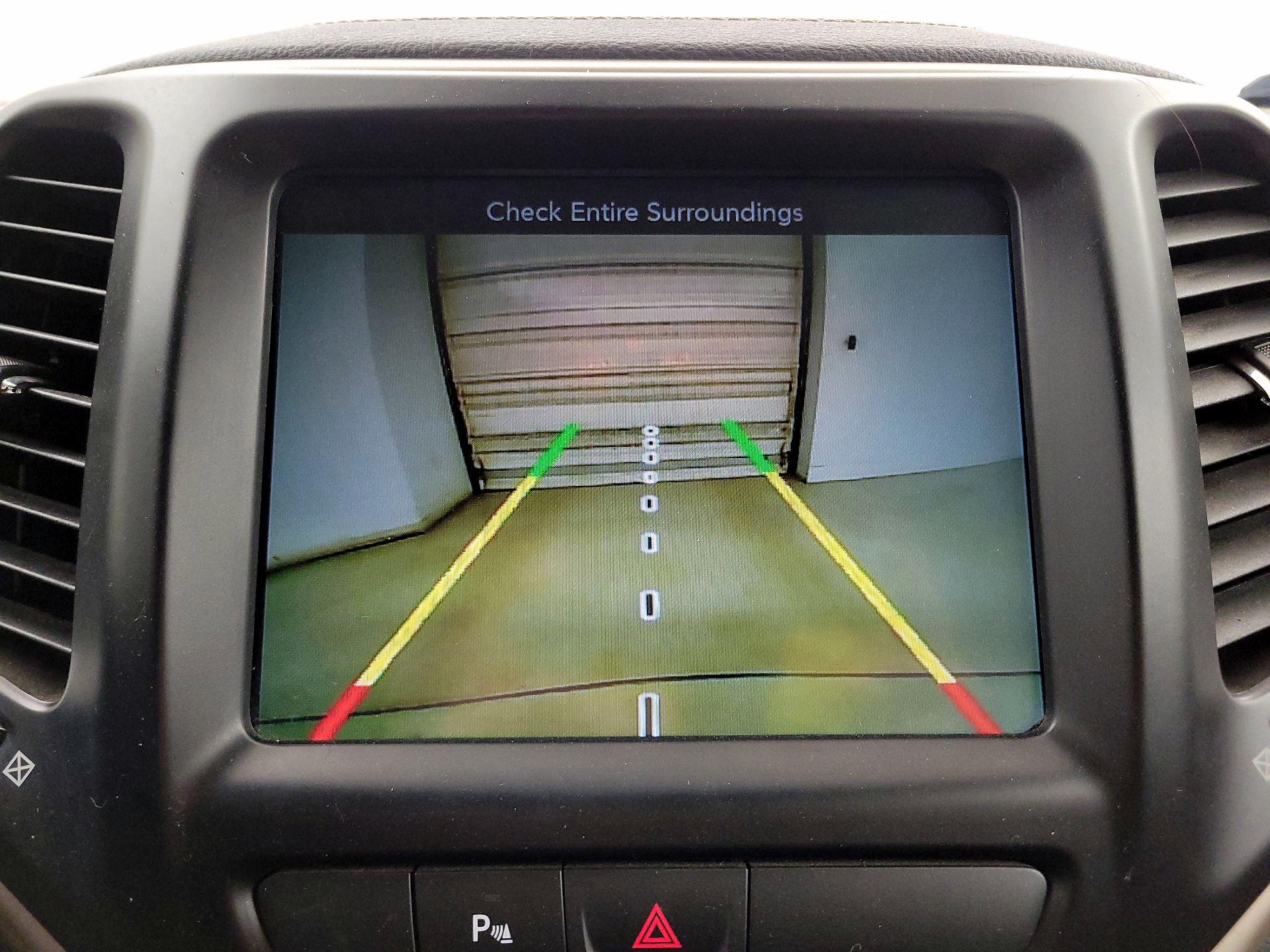 Thumbnail: 2018 Jeep Cherokee - 15