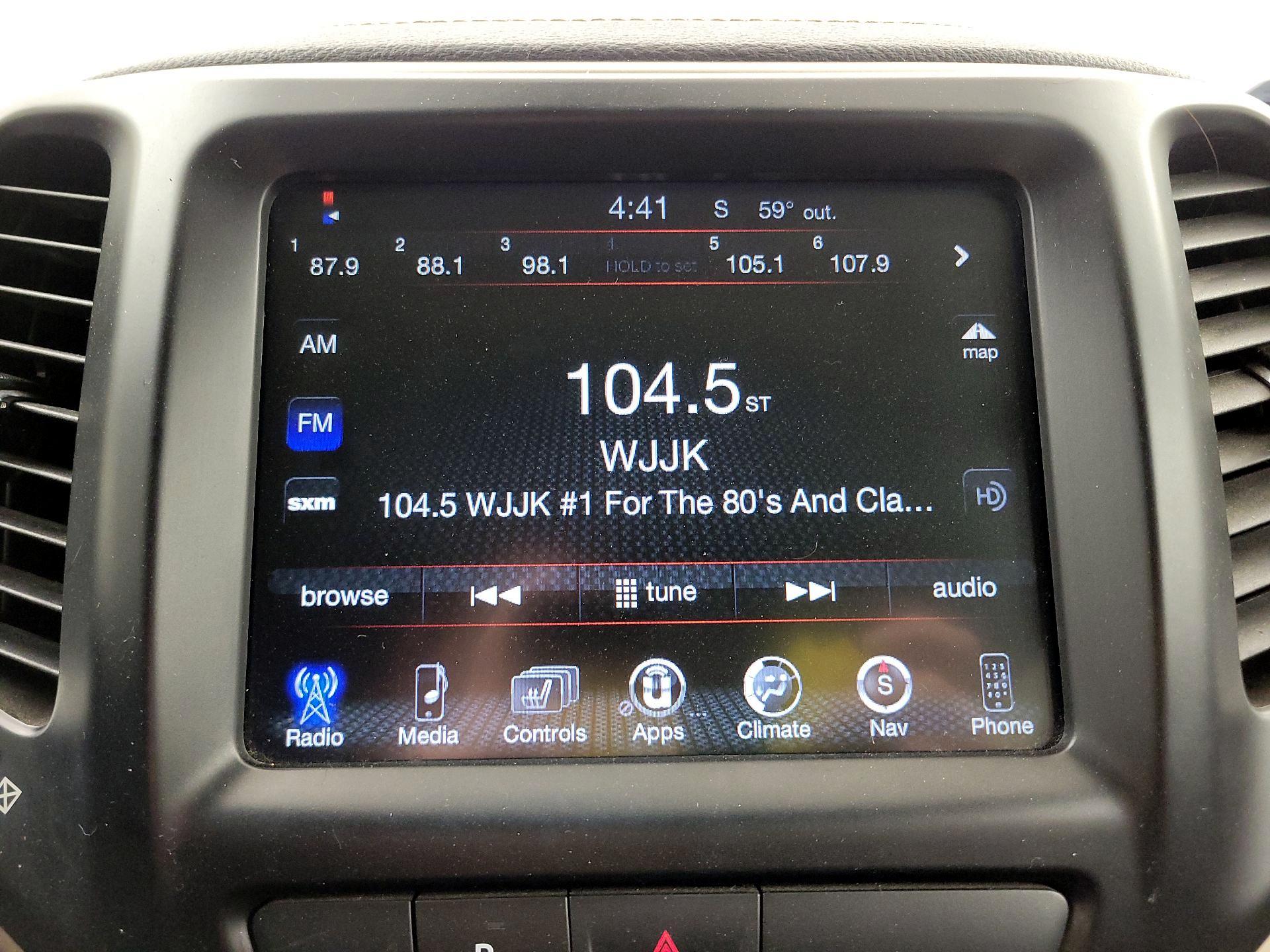 Thumbnail: 2018 Jeep Cherokee - 16