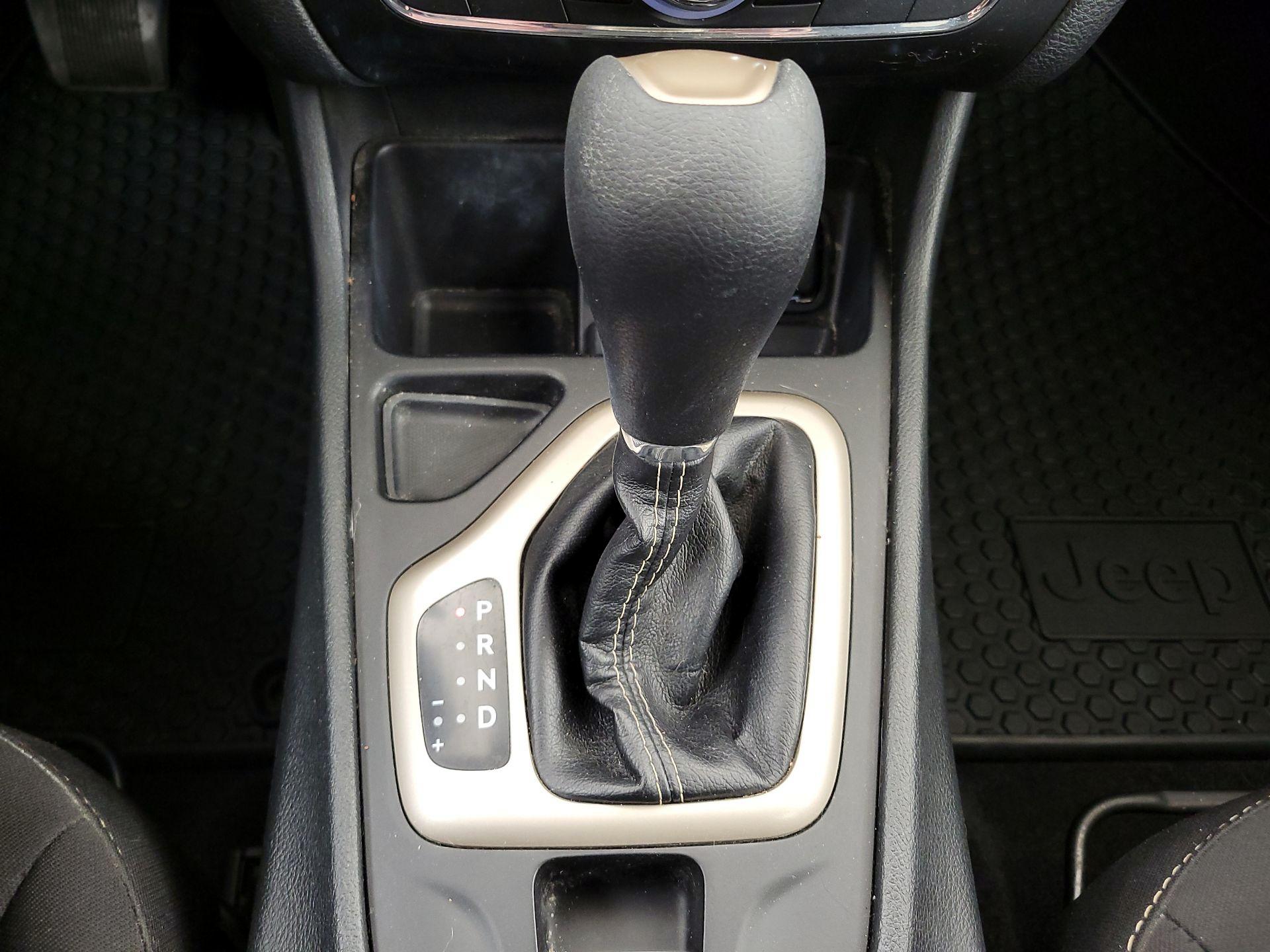 Thumbnail: 2018 Jeep Cherokee - 18