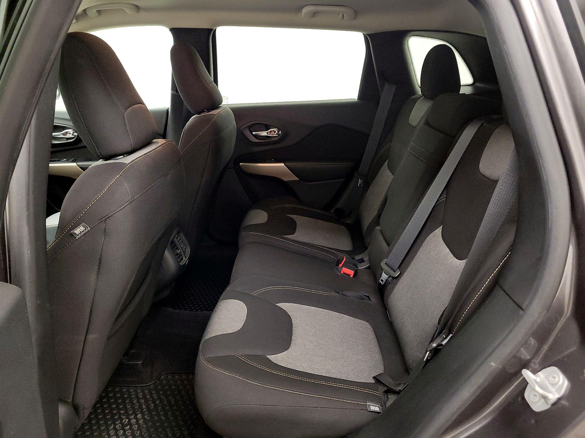 Thumbnail: 2018 Jeep Cherokee - 20