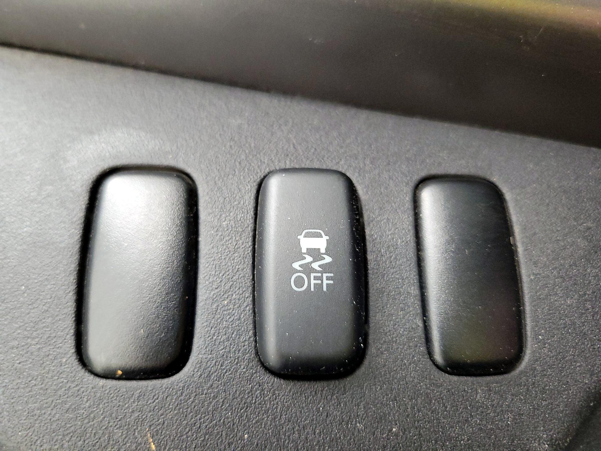 Thumbnail: 2014 Mitsubishi Lancer - 13