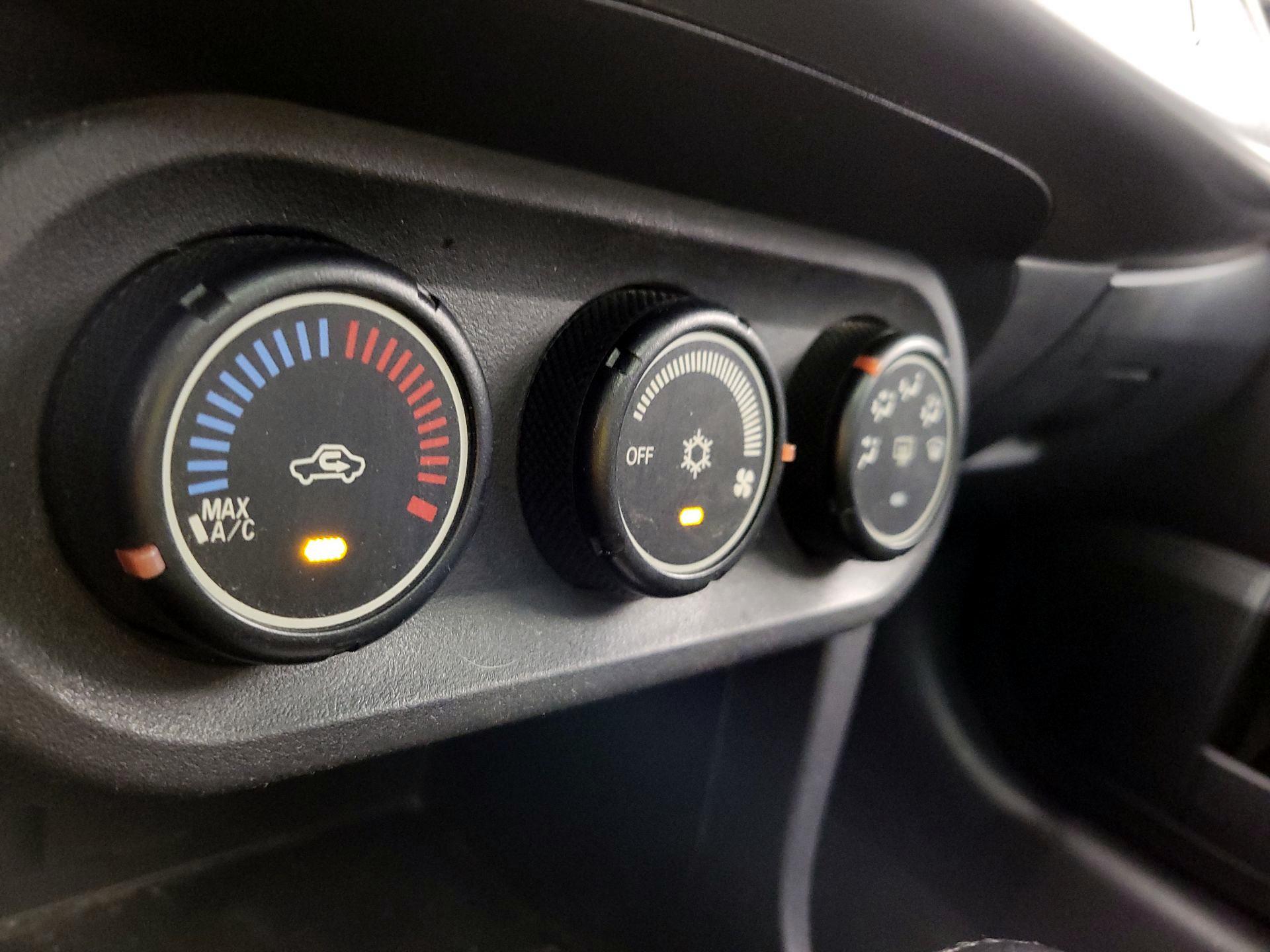 Thumbnail: 2014 Mitsubishi Lancer - 16