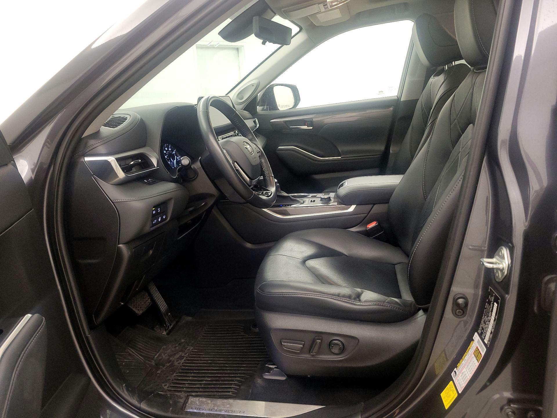 Thumbnail: 2020 Toyota Highlander - 11